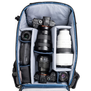 Holds two bodies with lenses attached and 2–3 lenses, or one body with
lens attached plus 3–5 lenses