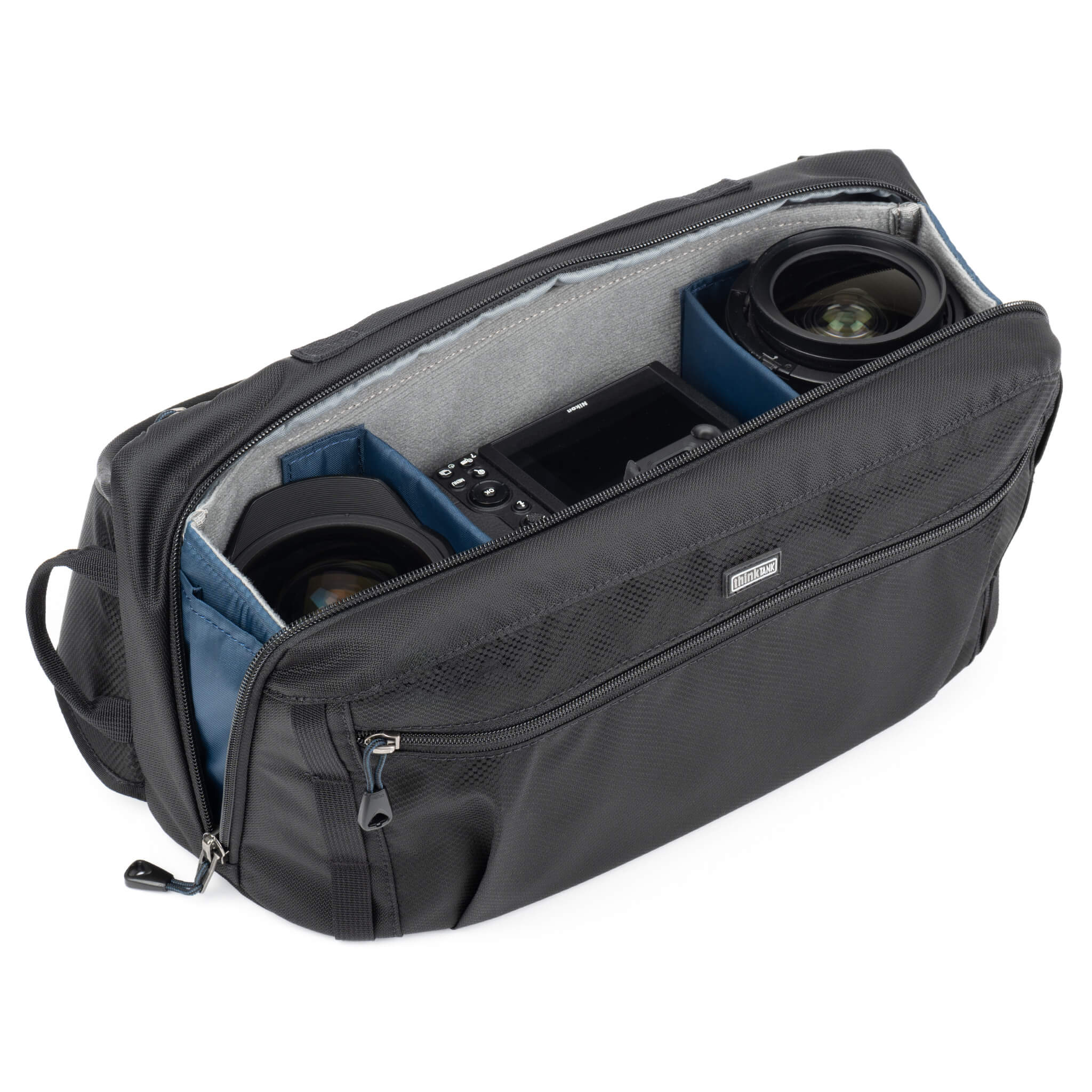 Full open, wide aperture main compartment with self-locking YKK® RC Fuse zippers, allows the front pocket to fully open for access to gear