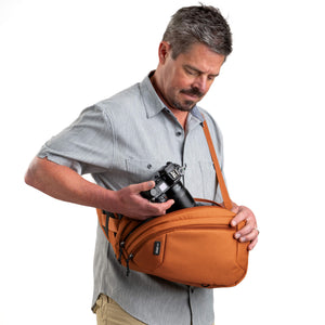 Quick rotation and wide-opening main compartment for access to your camera gear