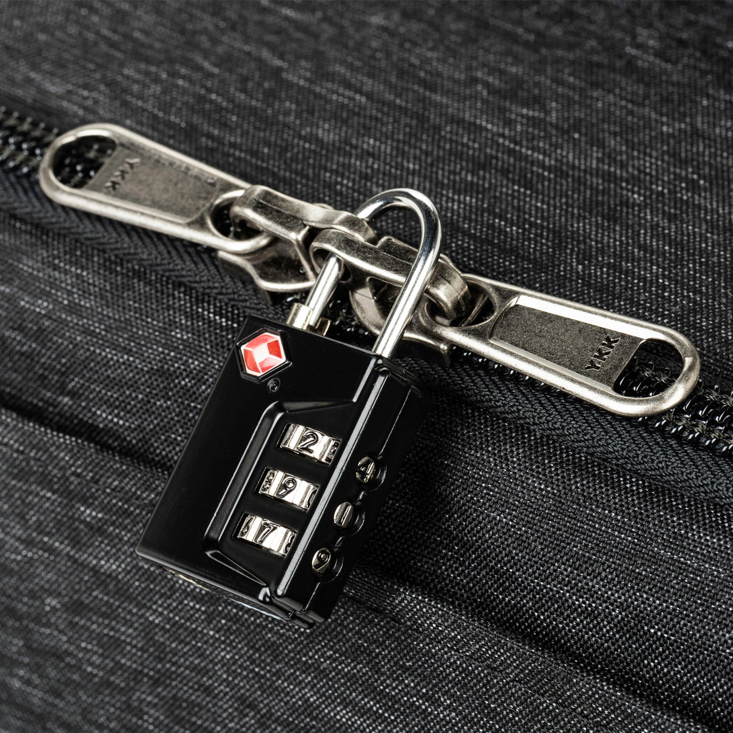 Lockable zipper sliders (lock not included)