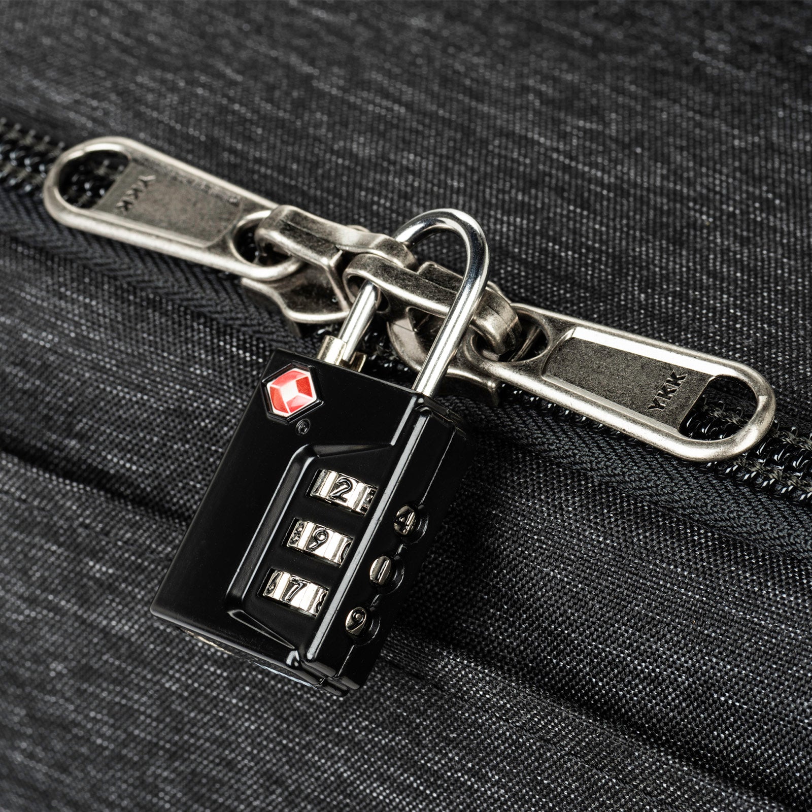 Lockable zipper sliders (lock not included)