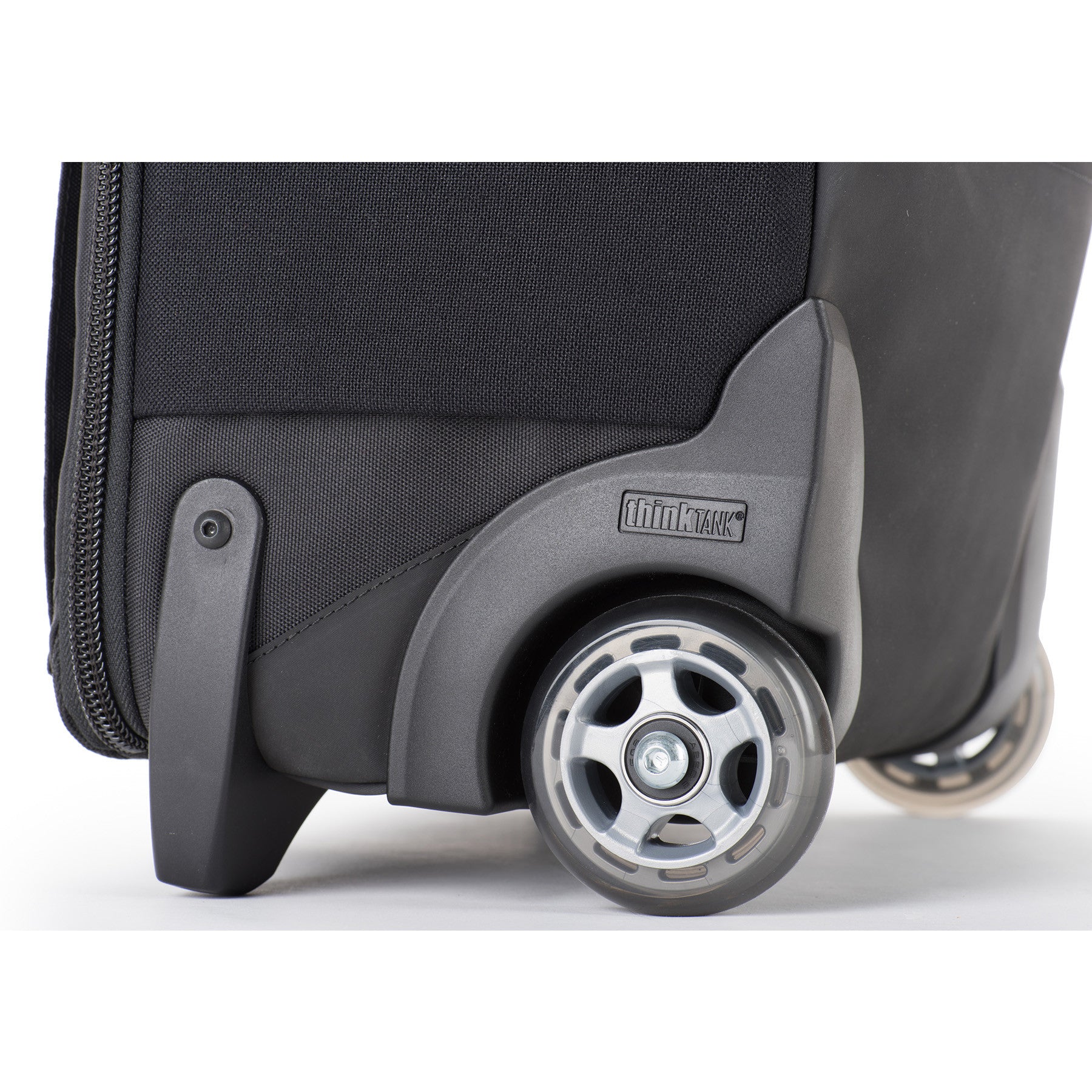 Custom-designed, high-performance, 80mm wheels with sealed ABEC grade 5 bearings for quiet rolling. Extra tall wheel housings protect your bag from scrapes and scratches.