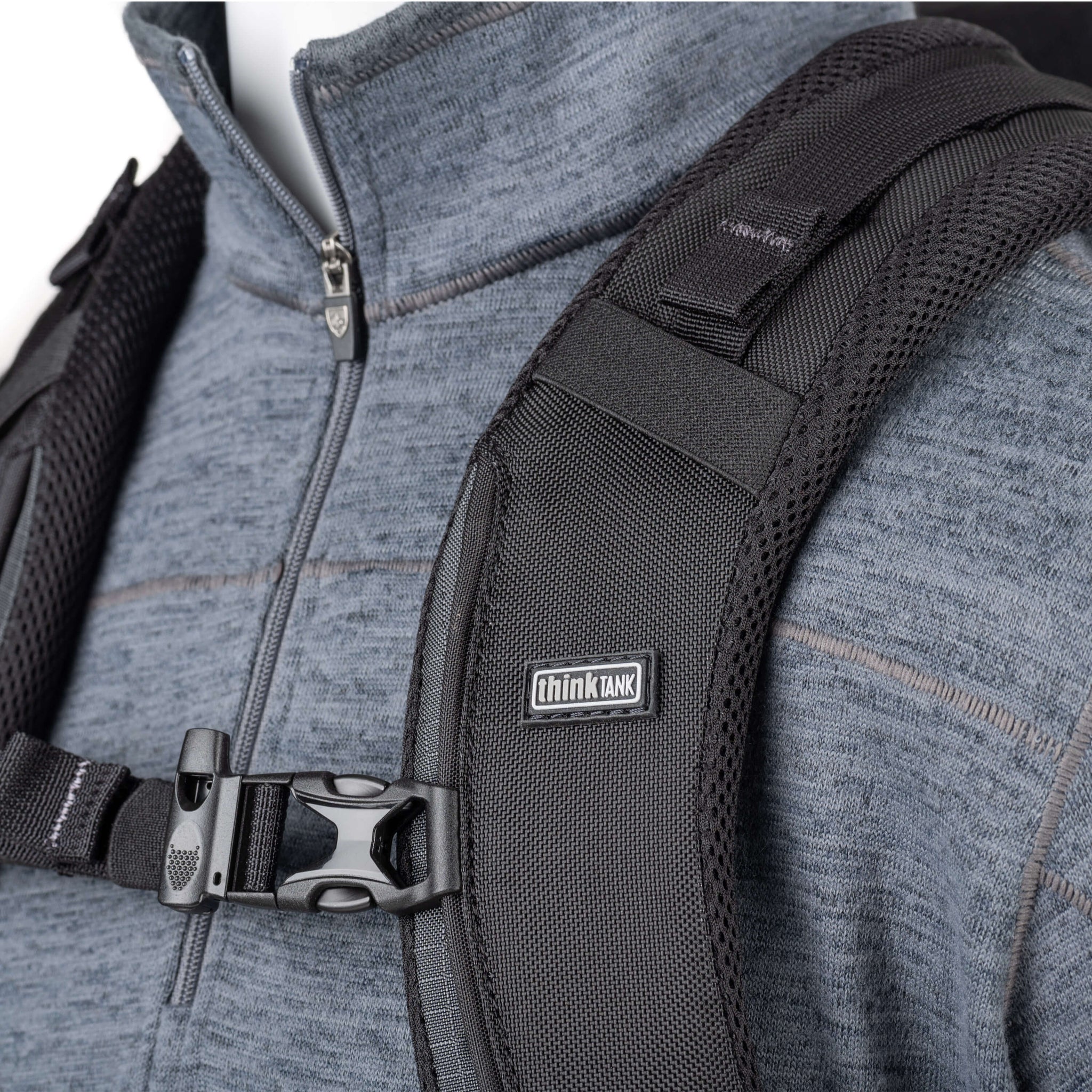 Non-chafe air mesh on shoulder straps