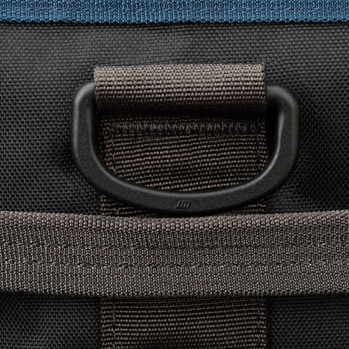 Six D-rings for multiple shoulder strap positions