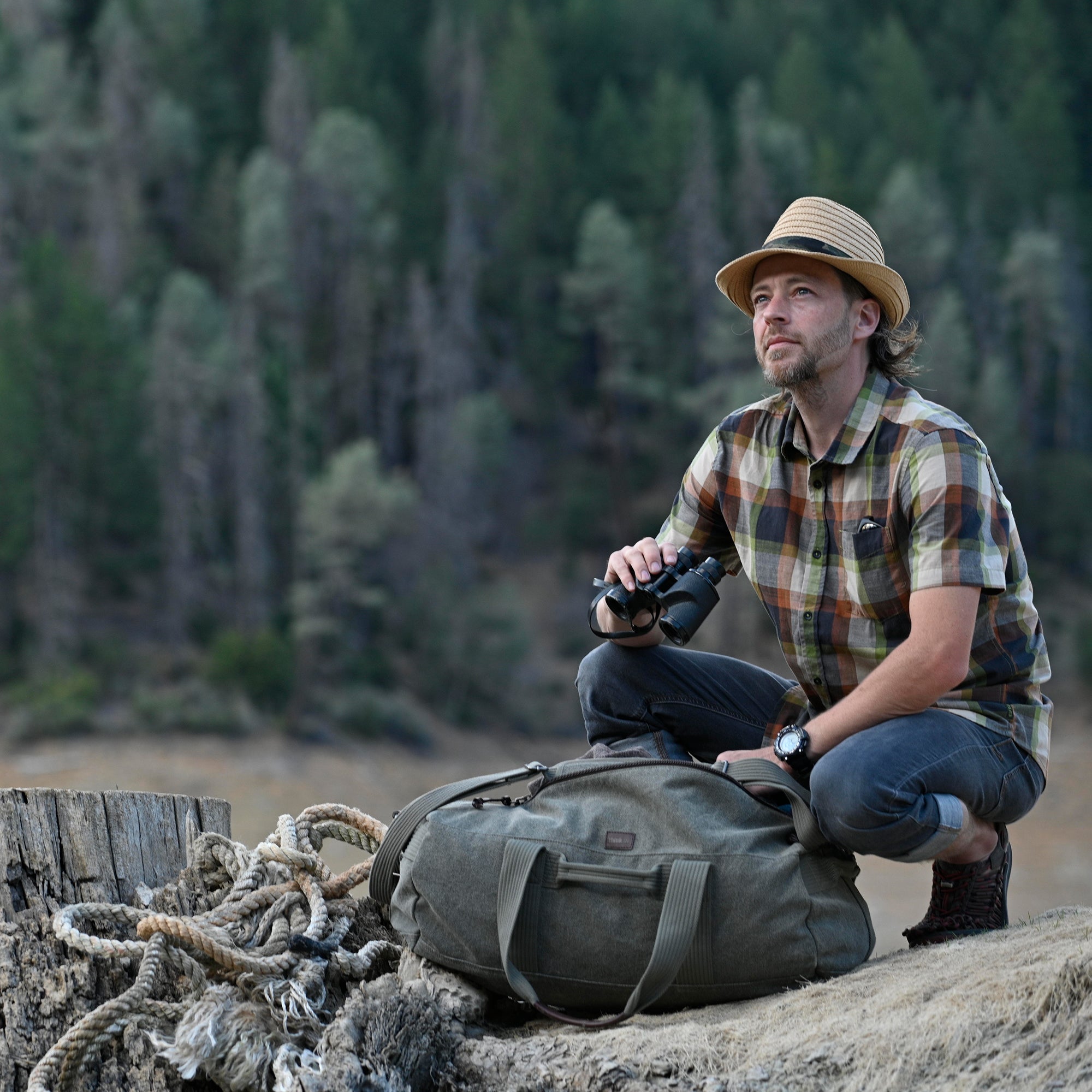 Bringing to mind a rugged adventurer, this classic canvas duffel is sized and appointed for the modern traveler