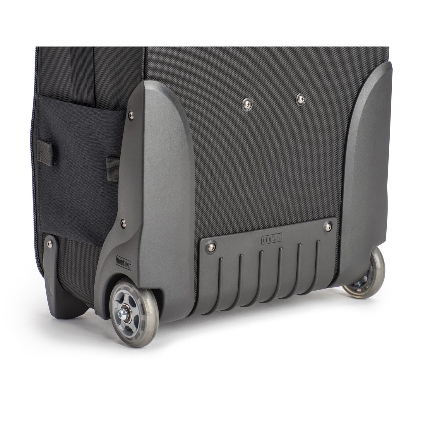 
                  
                    Extra tall wheel housings protect your bag from scrapes and scratches
                  
                