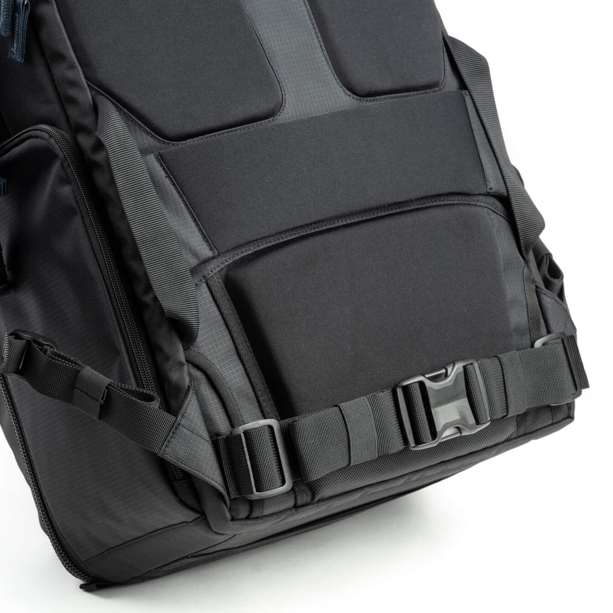 NEW - Airport™ Essentials 26L