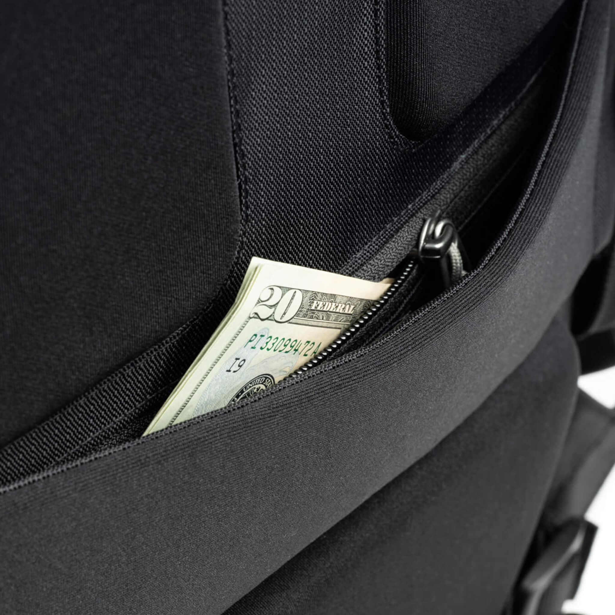 NEW - Airport™ Commuter 31L