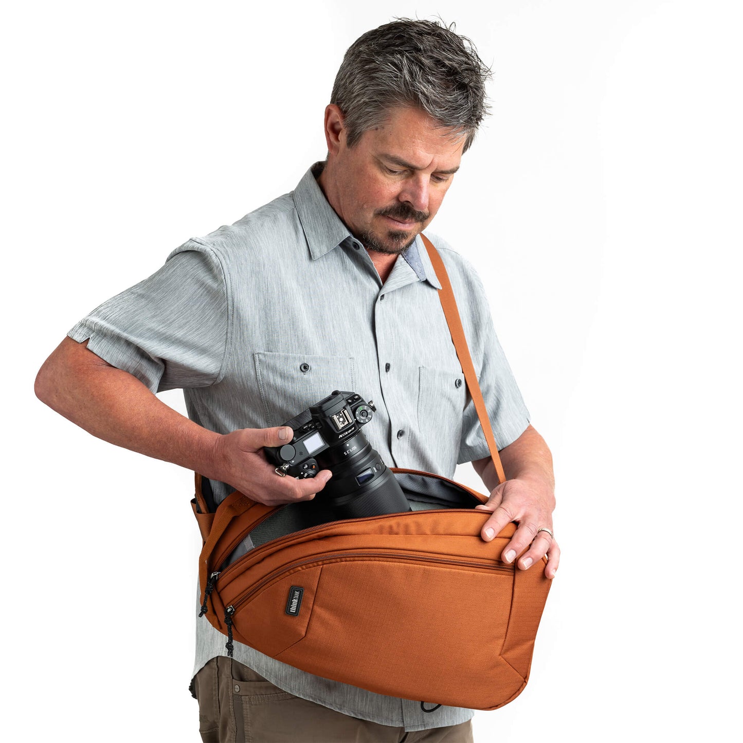 
                  
                    Quick rotation and wide-opening main compartment for access to your camera gear
                  
                