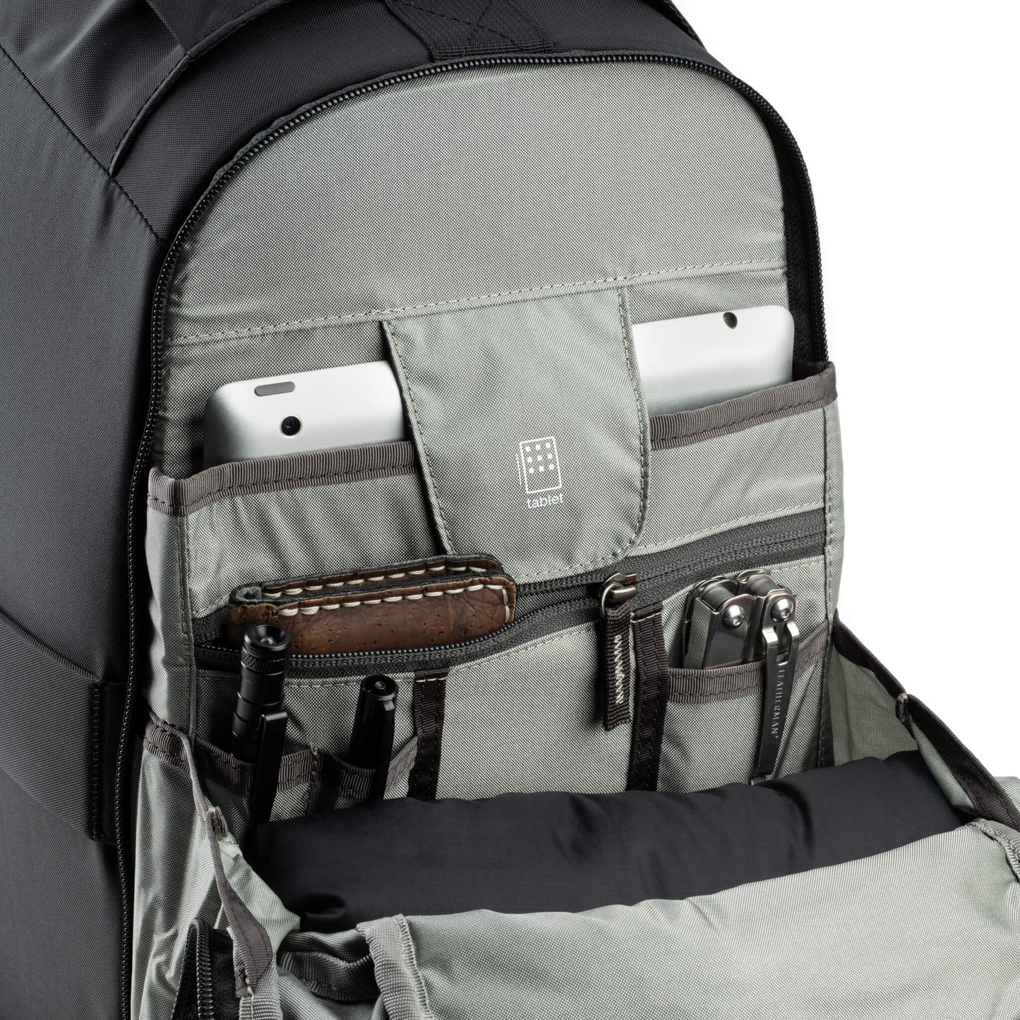 
                  
                    Easily accessible front stuff pocket to carry and organize trail essentials such as headlamps, gloves, chargers, etc.
                  
                