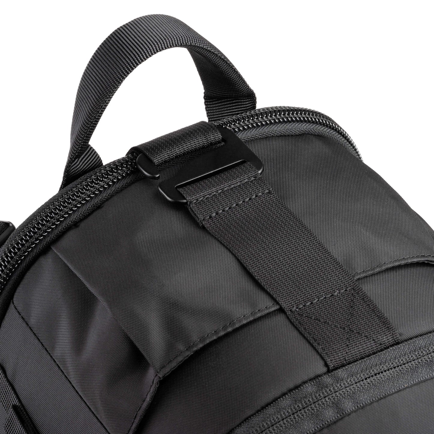 
                  
                    Photo compartment includes 38mm aluminum secure hook closure to prevent accidental panel opening when picking up heavy loads
                  
                