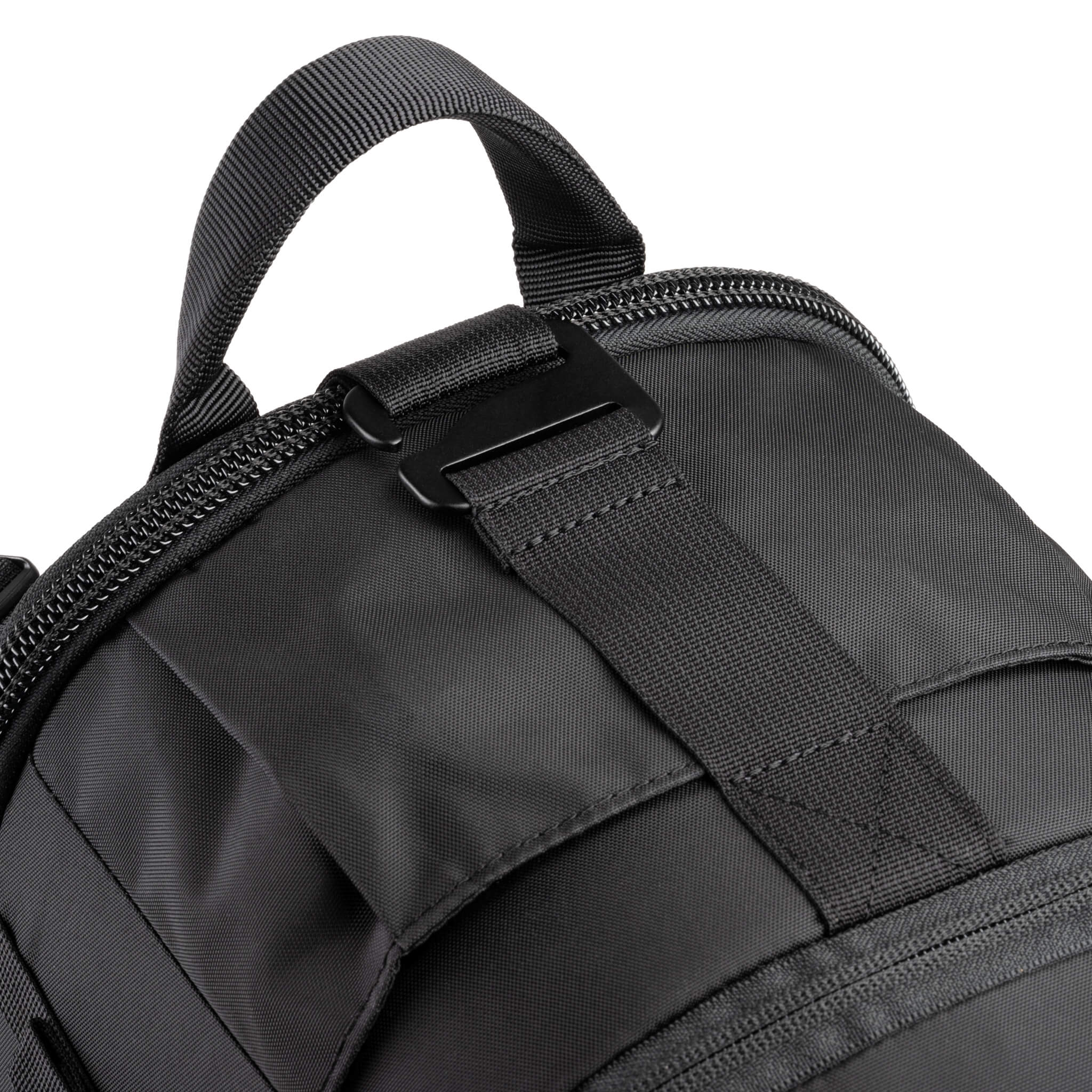 Photo compartment includes 38mm aluminum secure hook closure to prevent accidental panel opening when picking up heavy loads