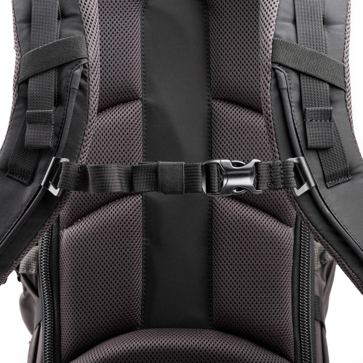 
                  
                    Nine-point adjustable harness system includes load lifters, sternum strap, and quick-fit waist belt
                  
                