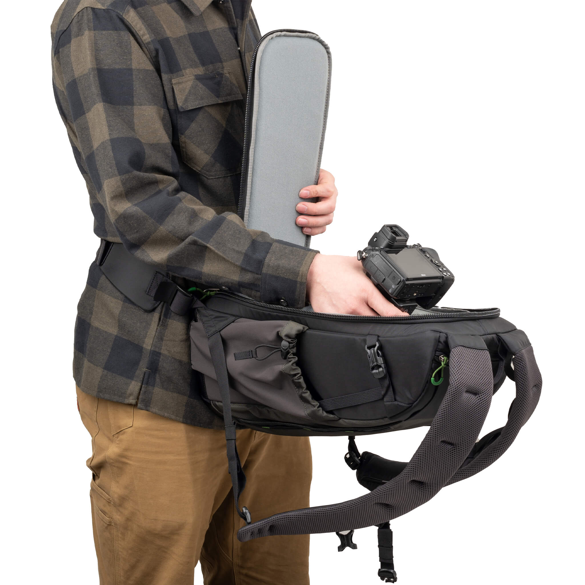 Back-panel access to your camera gear without taking the bag off