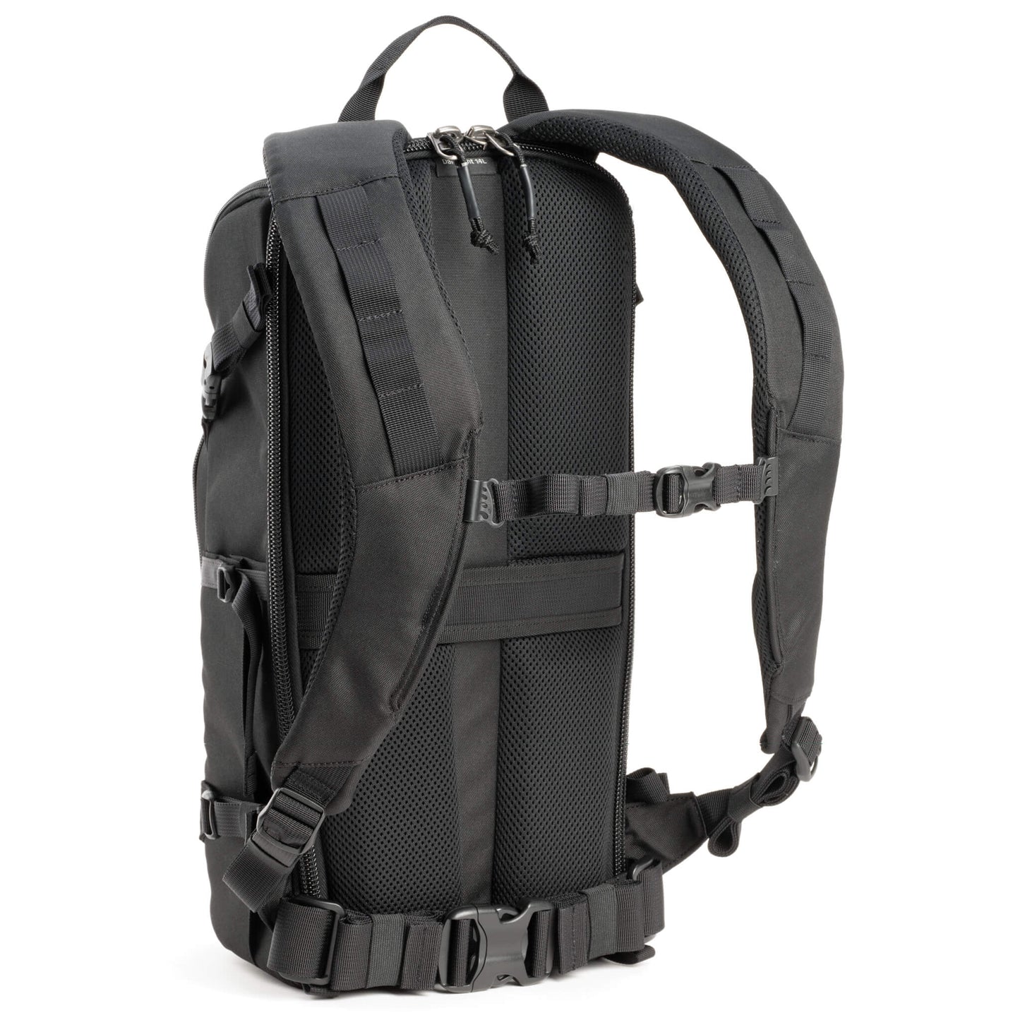 
                  
                    Plush, air mesh-covered harness system ensures optimum comfort and moisture control
                  
                