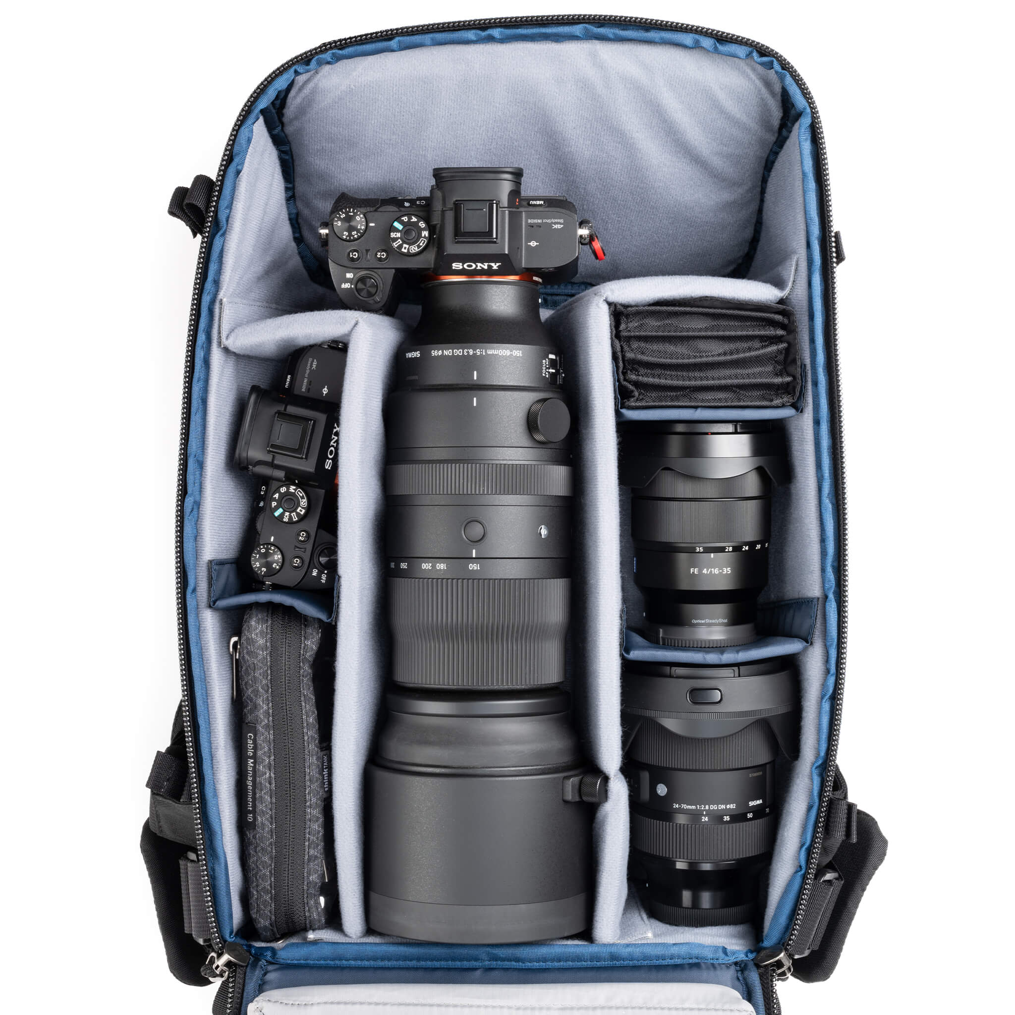 Holds two bodies with lenses attached and 2–3 lenses, or one body with
lens attached plus 3–5 lenses