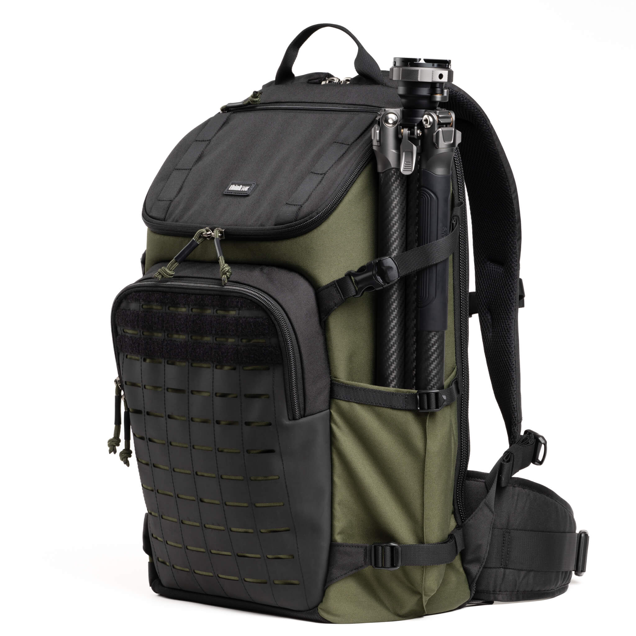 Right side pocket with web cinch fits a water bottle or tripod using upper and lower compression straps with SR
buckles for added security
