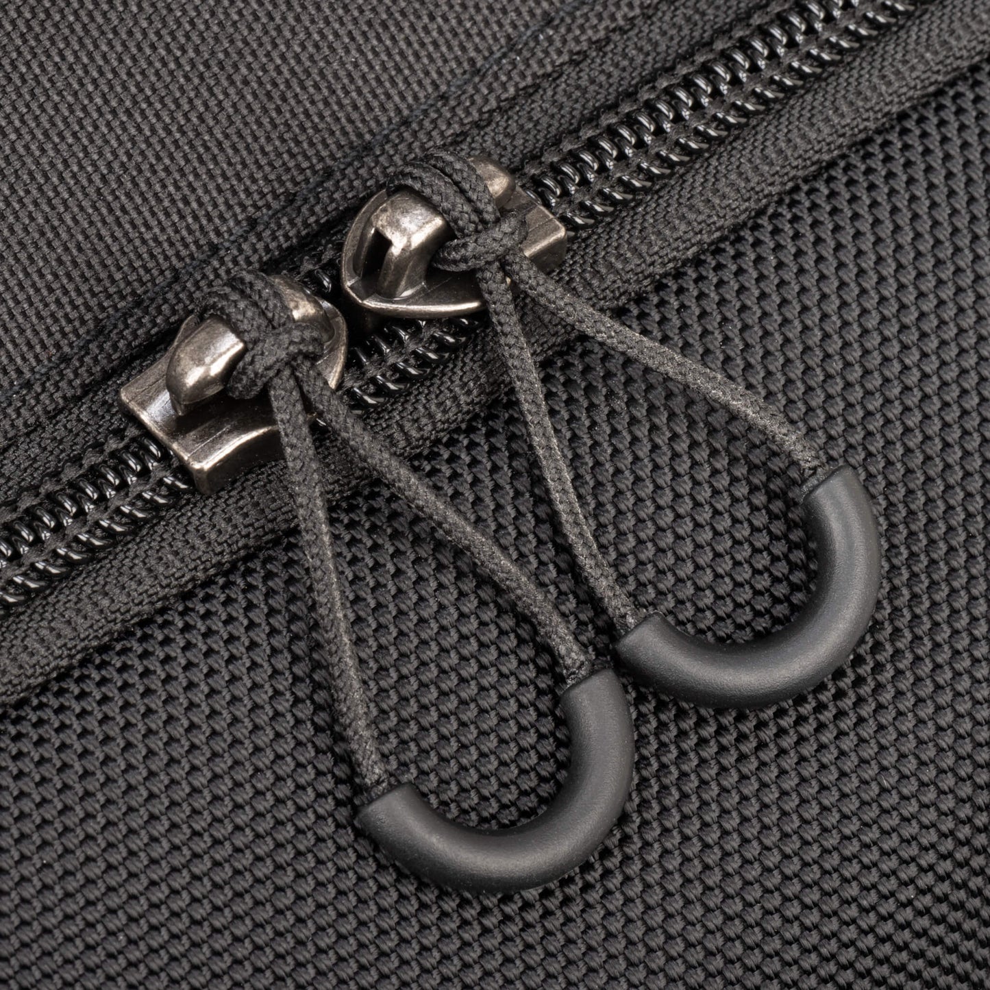 
                  
                    High-quality YKK® RC zippers
                  
                