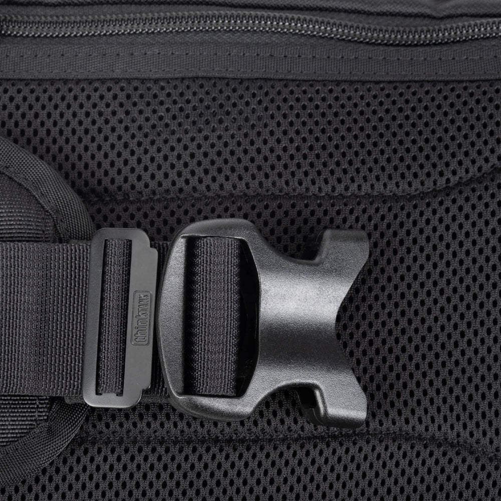 
                  
                    Waist belt buckle with tri-glide stop prevents the belt from slipping
                  
                