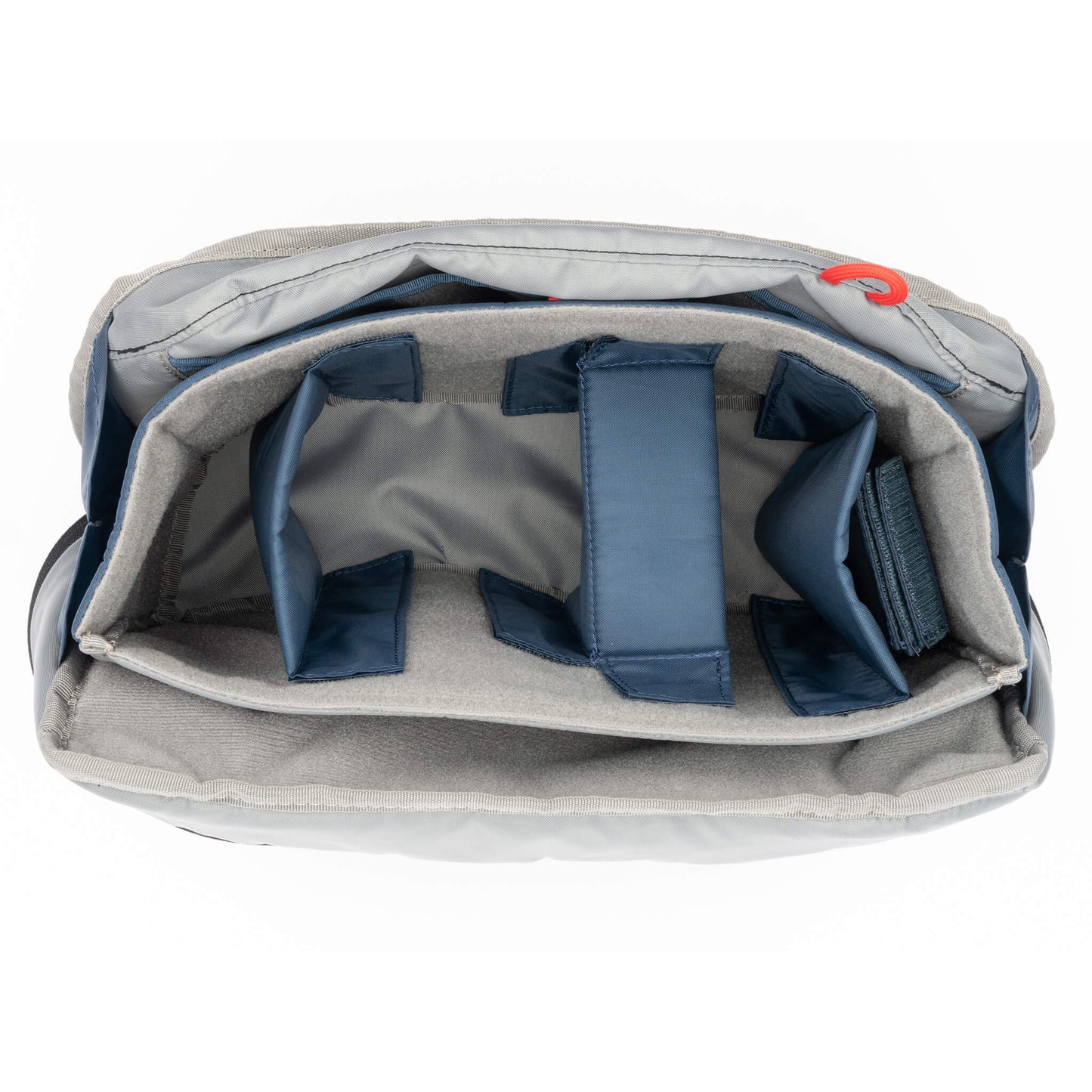 
                  
                    Customizable divider system
                  
                