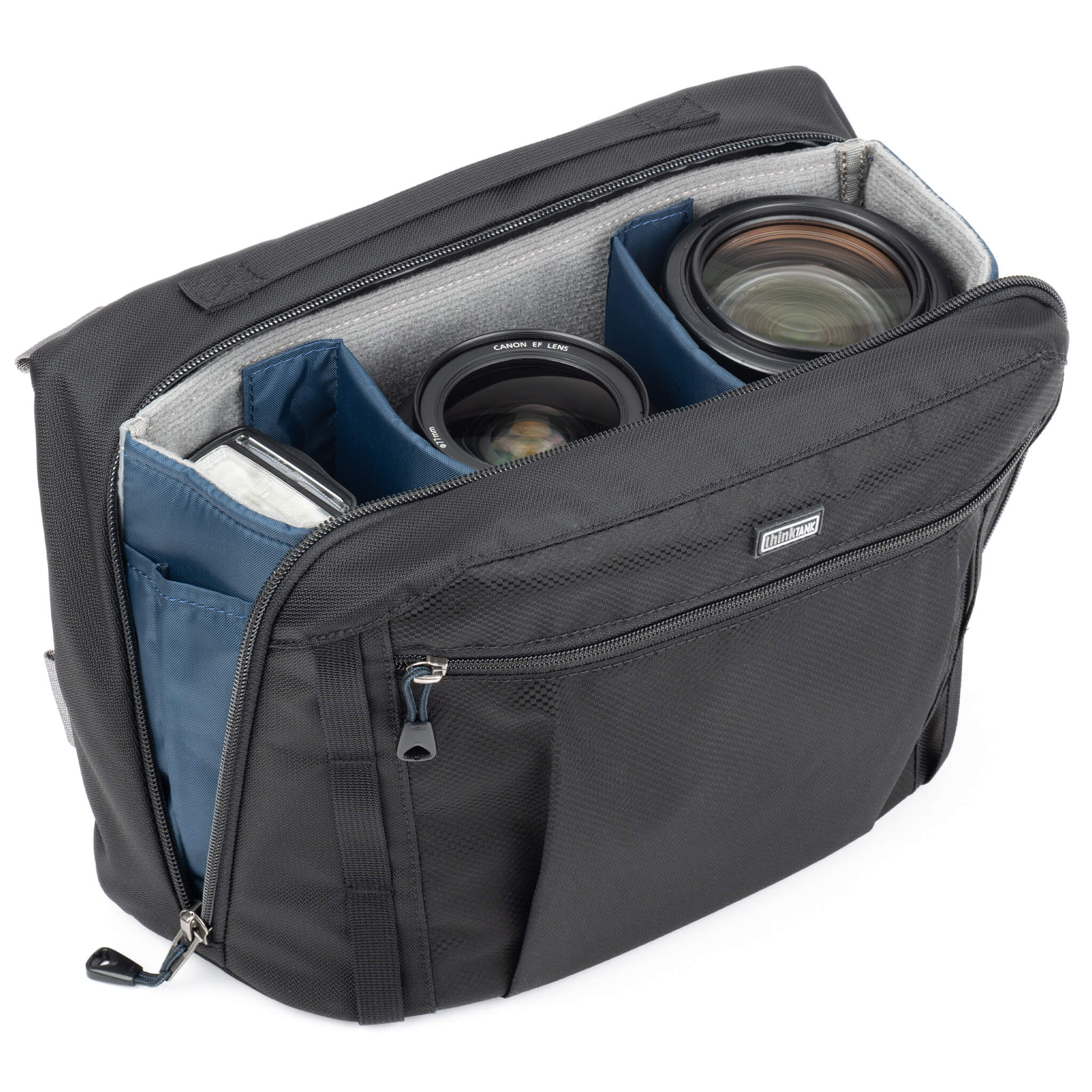 Full open, wide aperture main compartment with self-locking YKK® RC Fuse zippers, allows the front pocket to fully open for access to gear