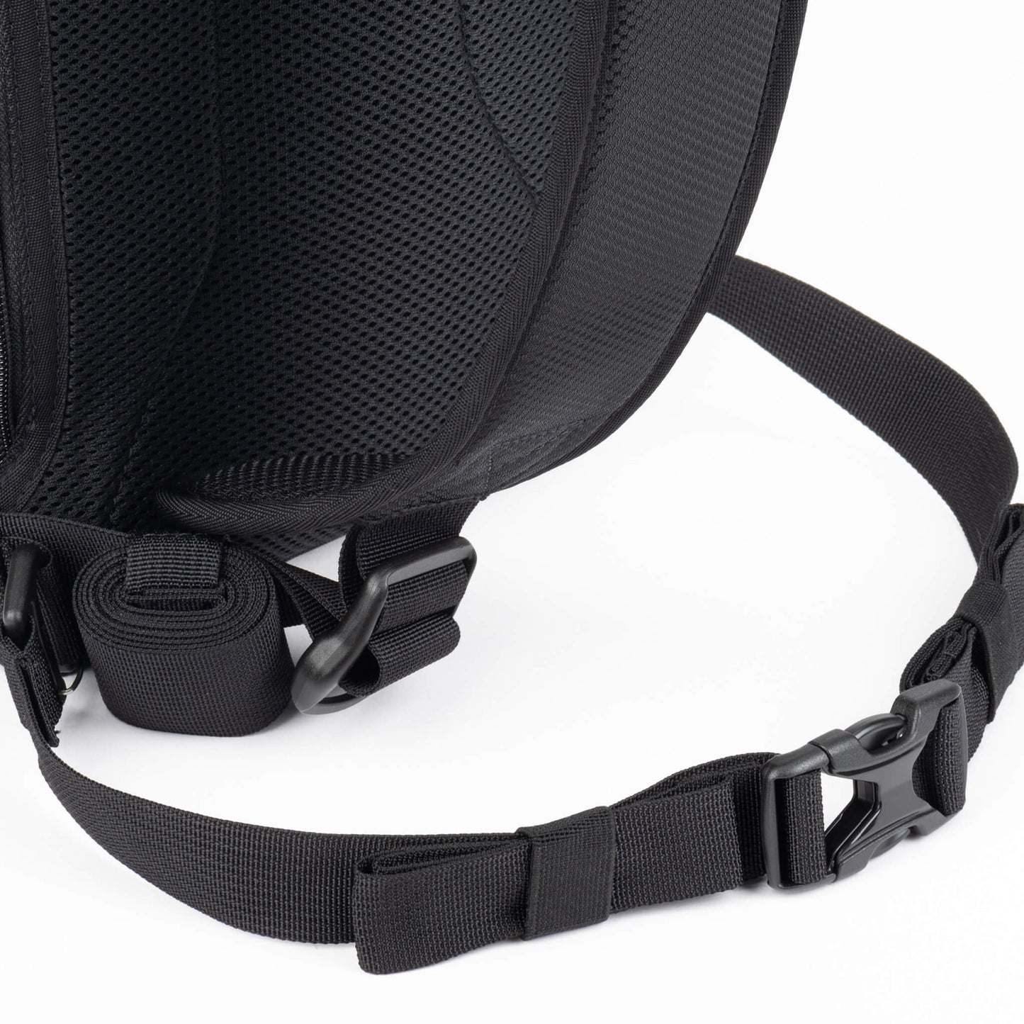 
                  
                    Tuck-away stabilizer belt
                  
                