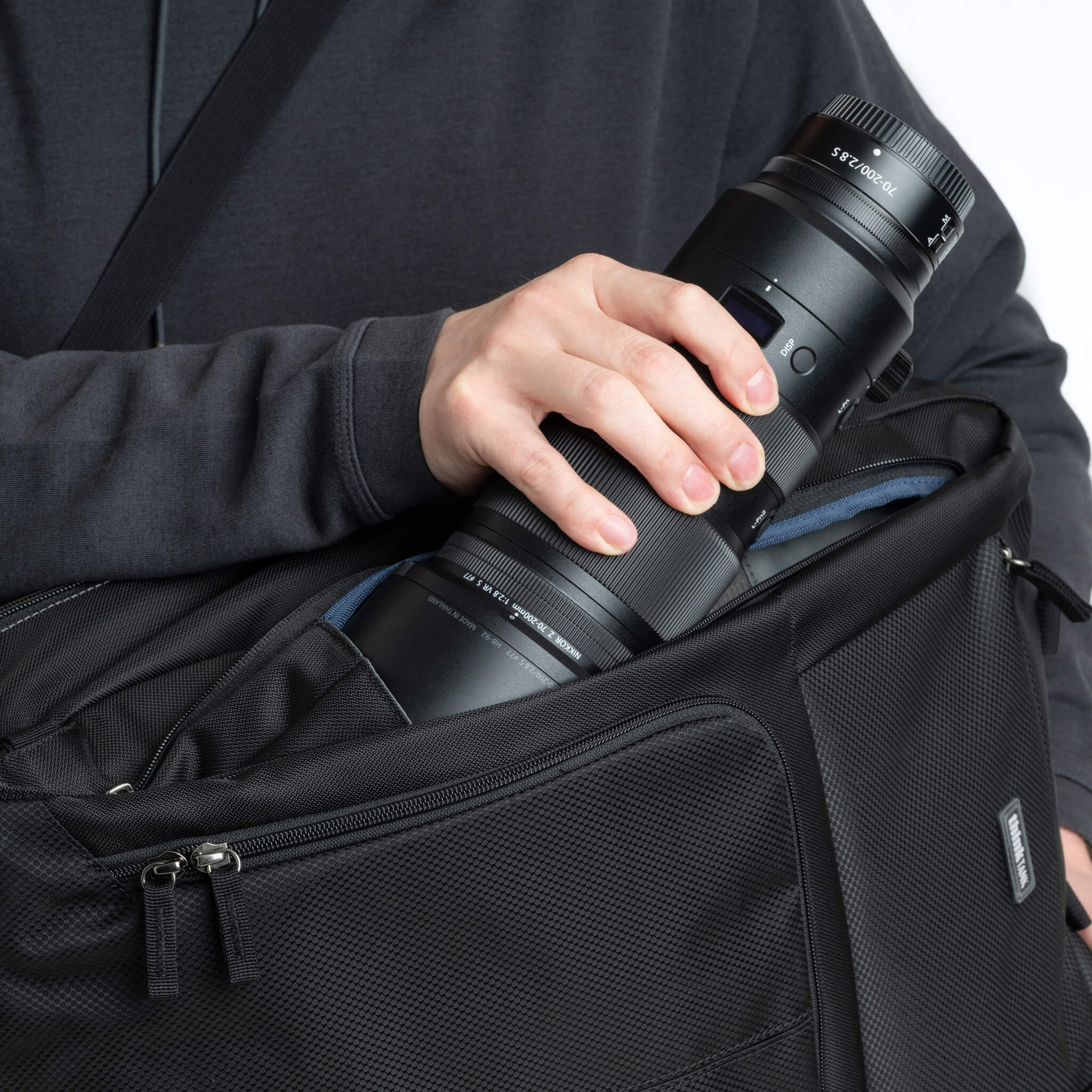 Quick-access front pockets fit up to a 70-200mm f/2.8 for fast lens changes