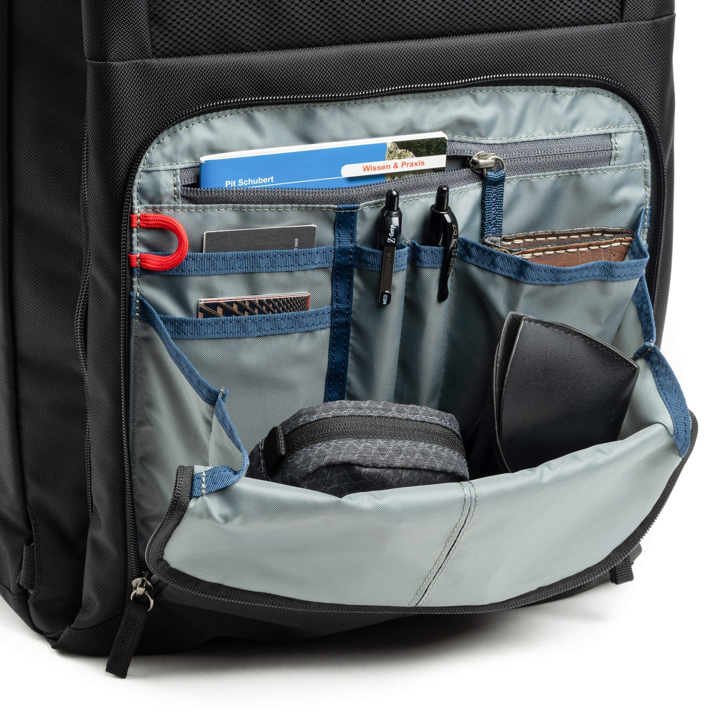 
                  
                    Front expandable pocket with built-in organizer
                  
                