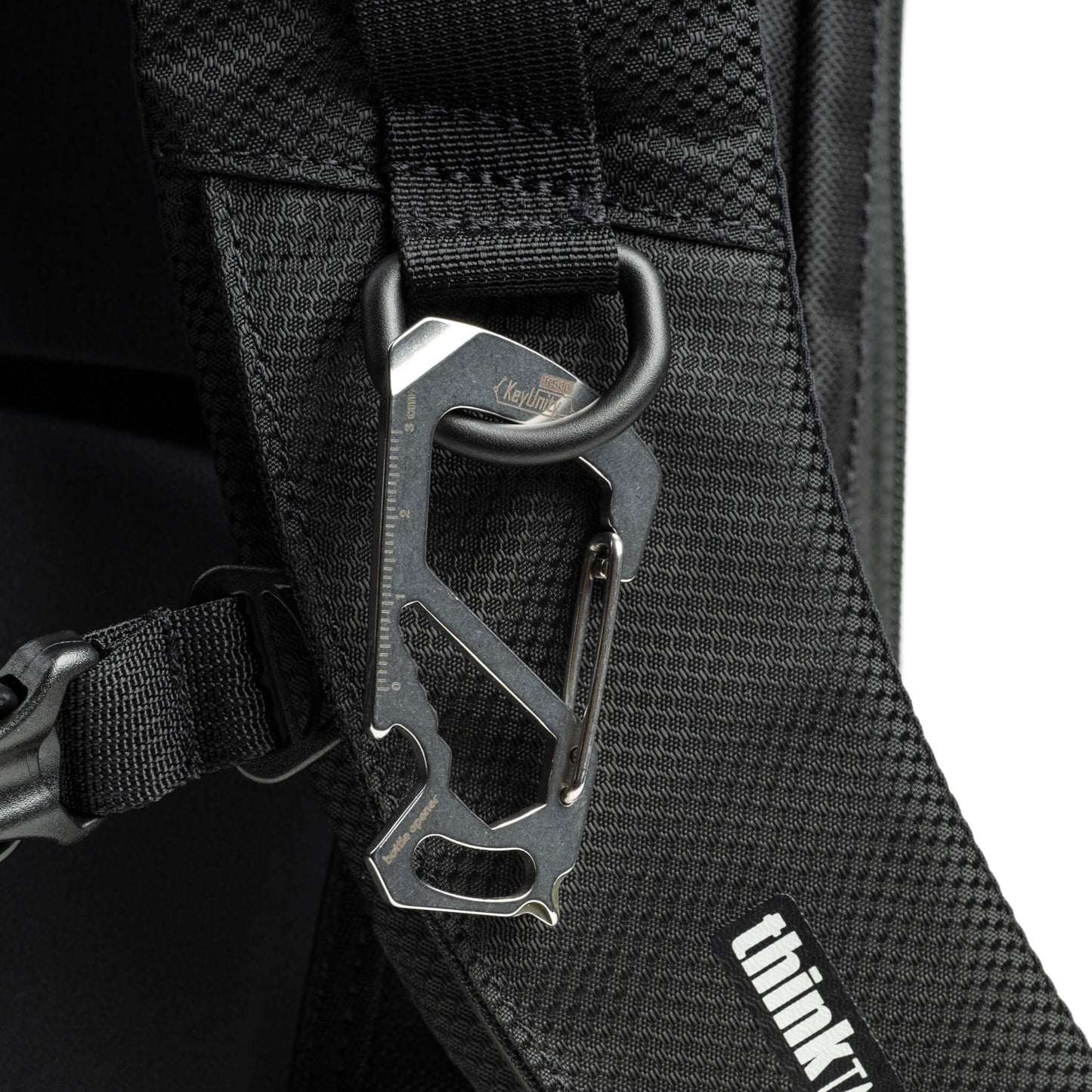 
                  
                    D-rings on shoulder straps for attaching accessories
                  
                