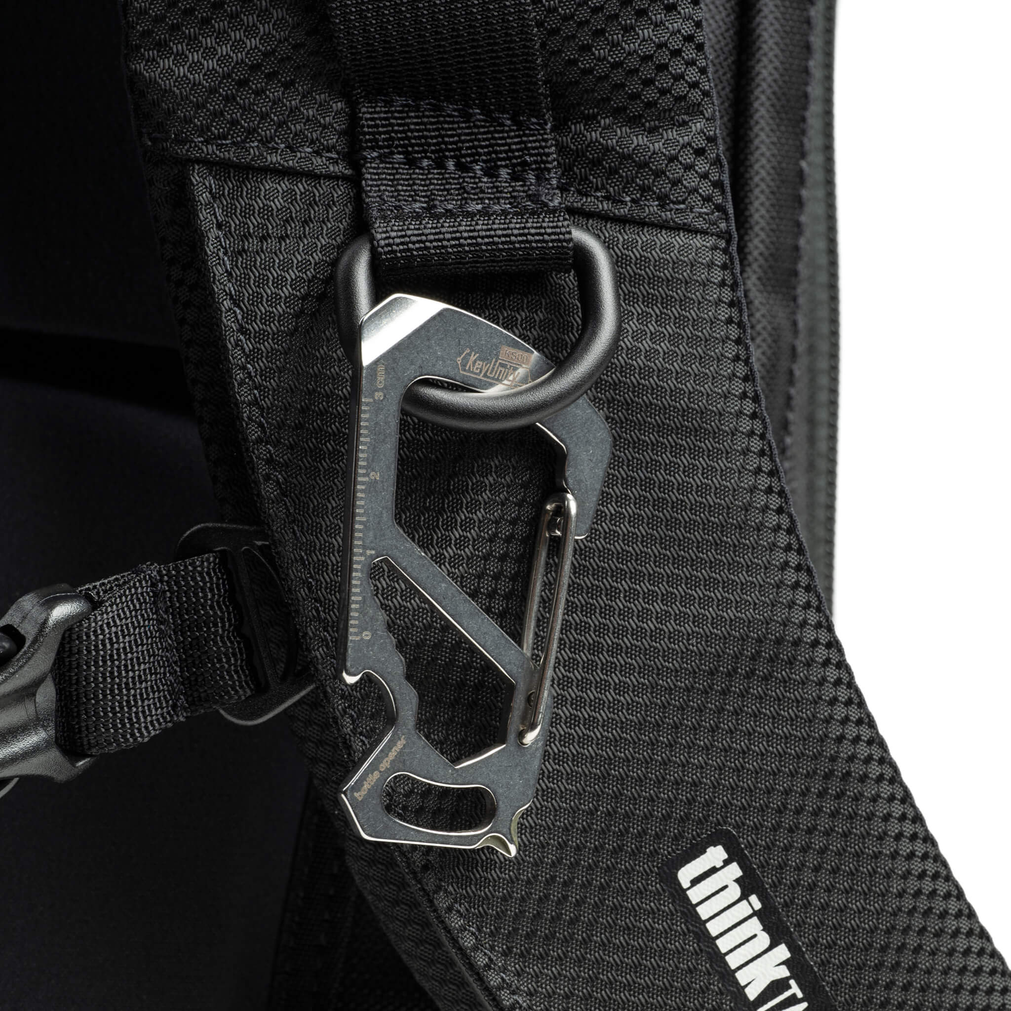 D-rings on shoulder straps for attaching accessories