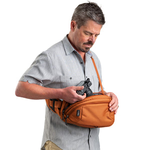 Quick rotation and wide-opening main compartment for access to your camera gear