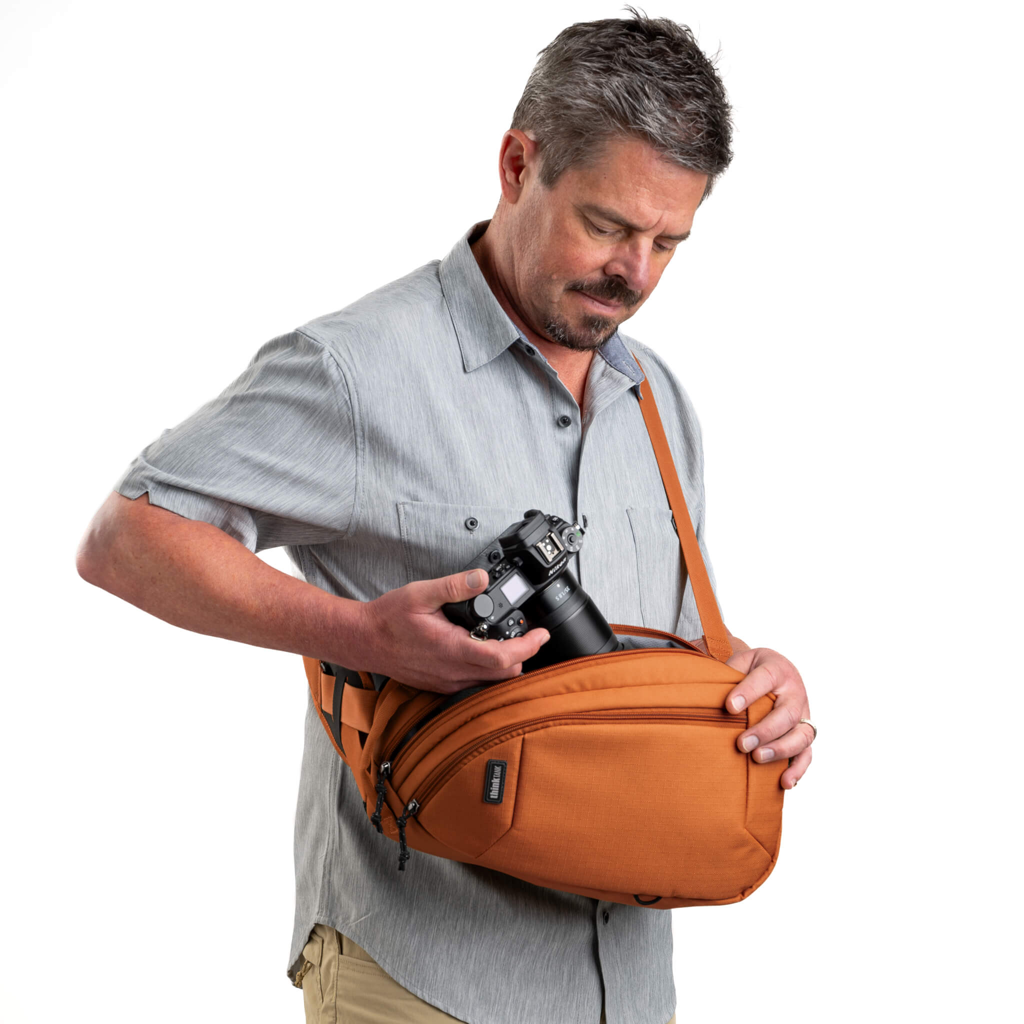 Quick rotation and wide-opening main compartment for access to your camera gear