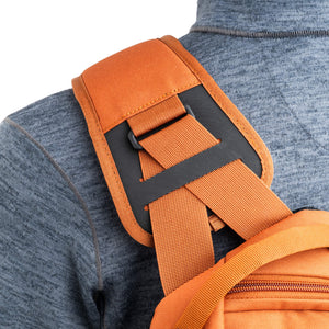 Pivoting shoulder strap points allow smooth rotation and improved wearability