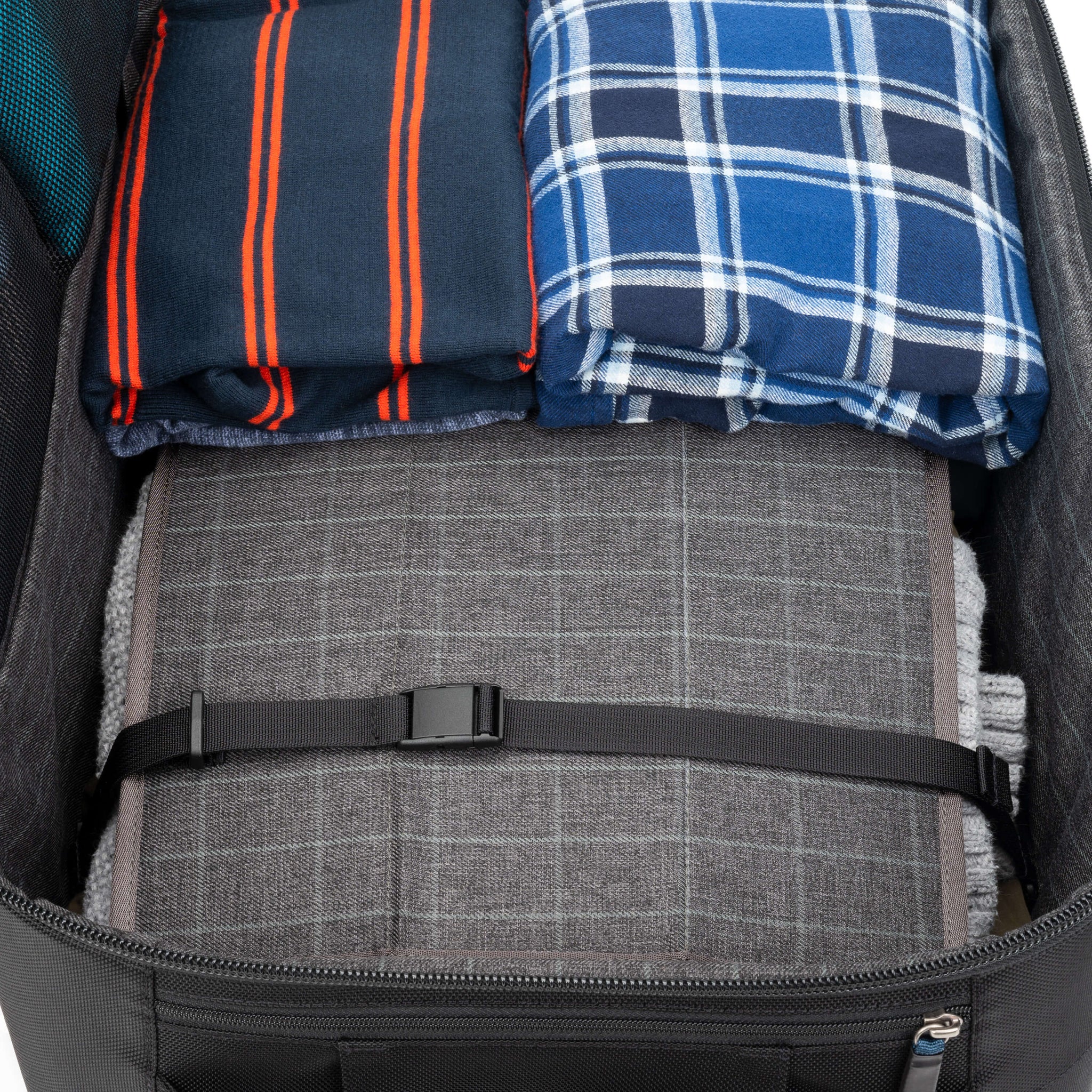 Venturing Observer Travel Roller & Backpack Bundle