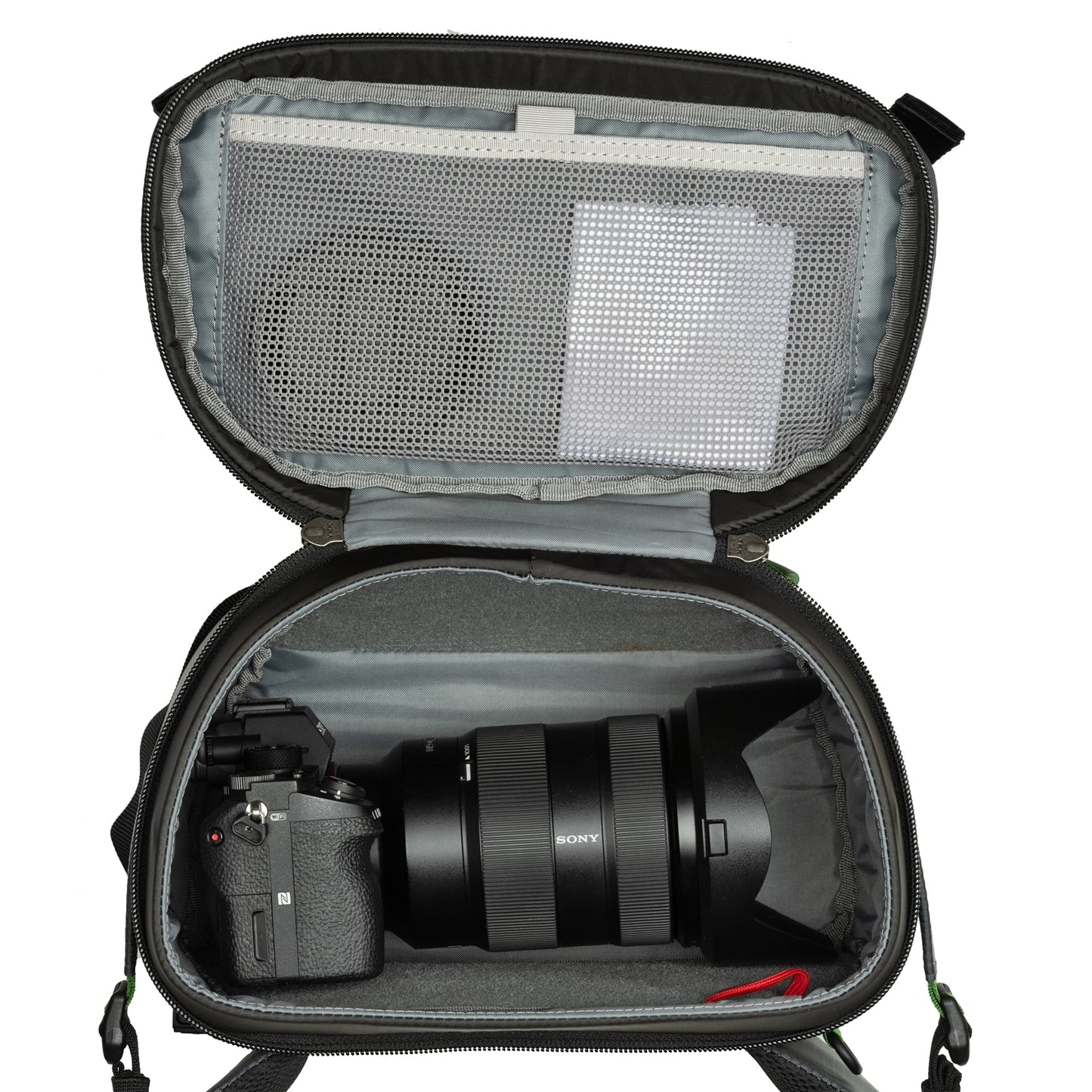 
                  
                    Fits one gripped Mirrorless or DSLR kit with 3–5 lenses or one ungripped Mirrorless or DSLR body with 24–70mm f/2.8 attached
                  
                