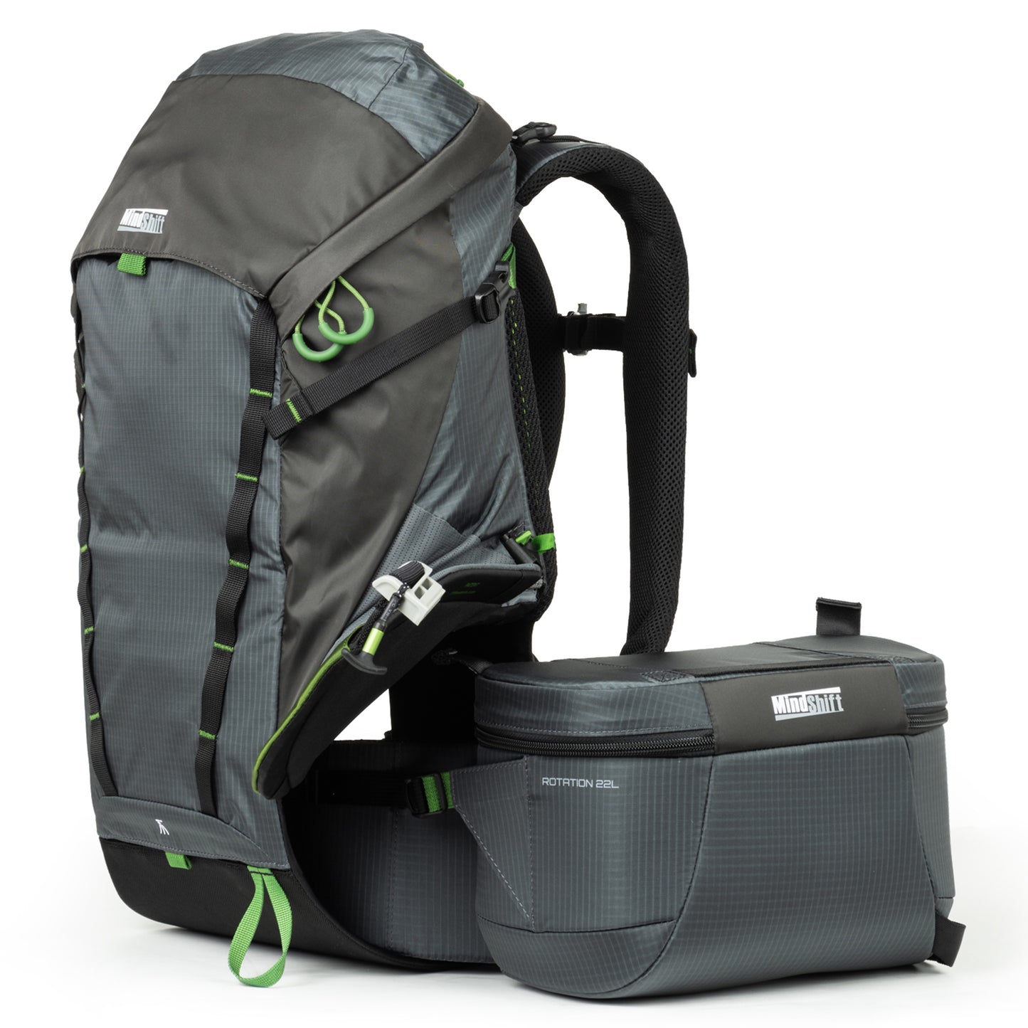 Simply rotate the integrated belt pack to the front of your body and your camera is at your fingertips. 