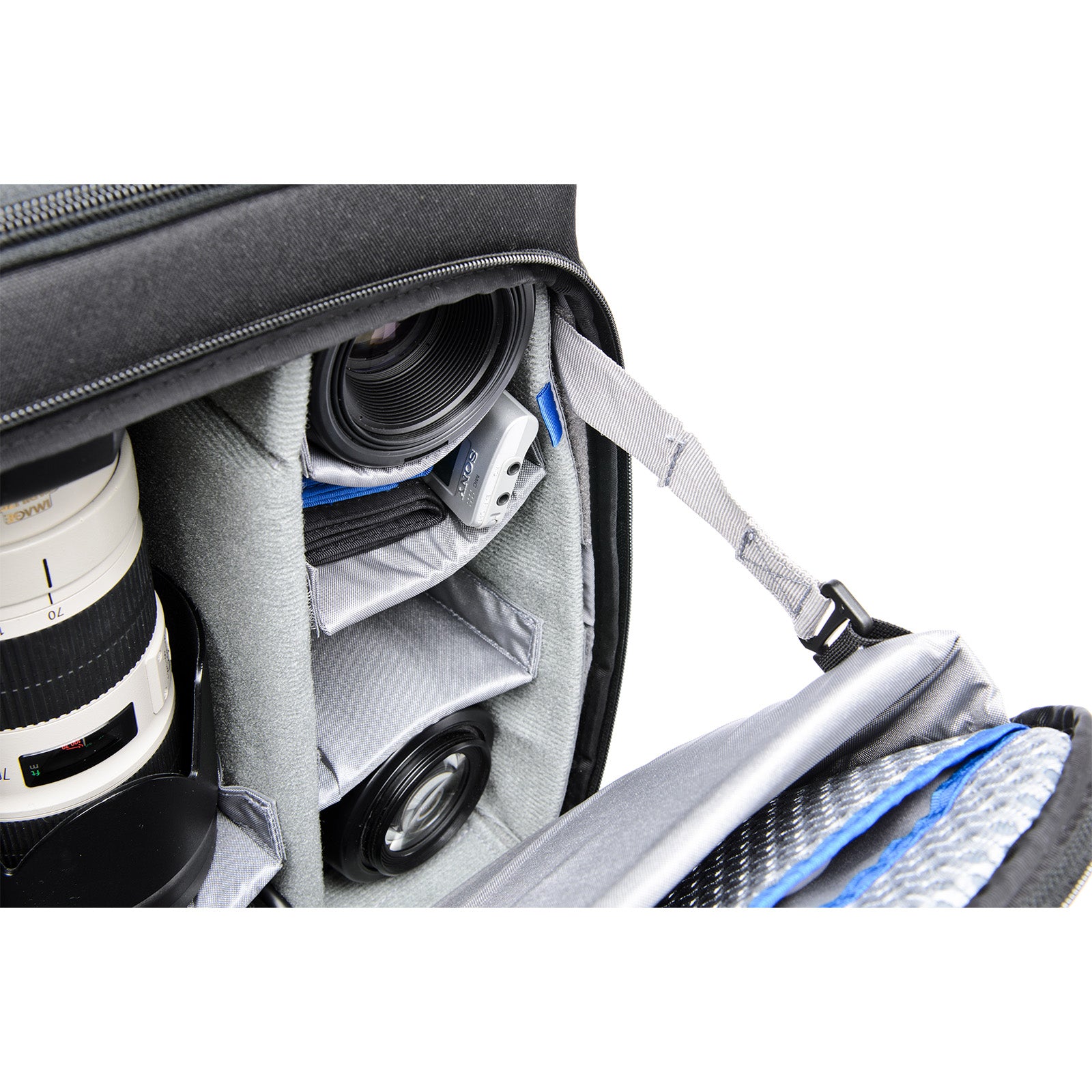 Front panel safety straps keep gear secure when on the move. Can be disconnected for better gear access