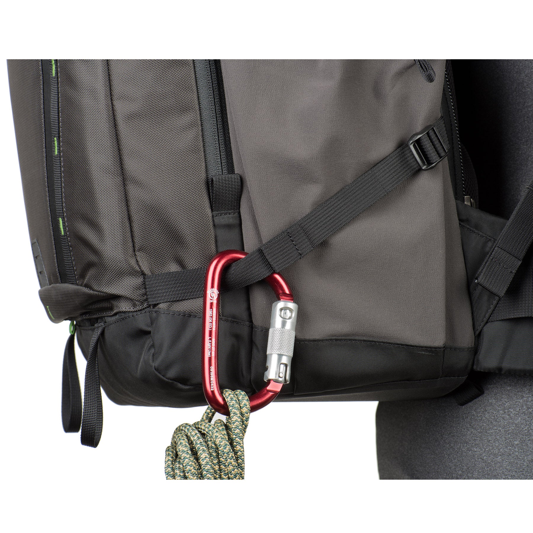 Daisy chain, ice axe loops and additional lash points for expanding your carry capacity