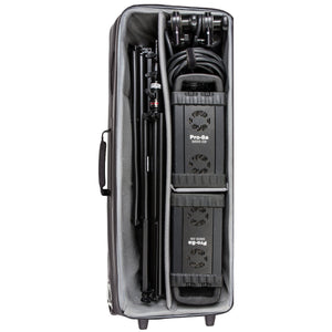 Fits 3–4 flash heads, 2–3 power packs, monoblocks, umbrellas, medium softboxes (collapsed), small-medium light stands