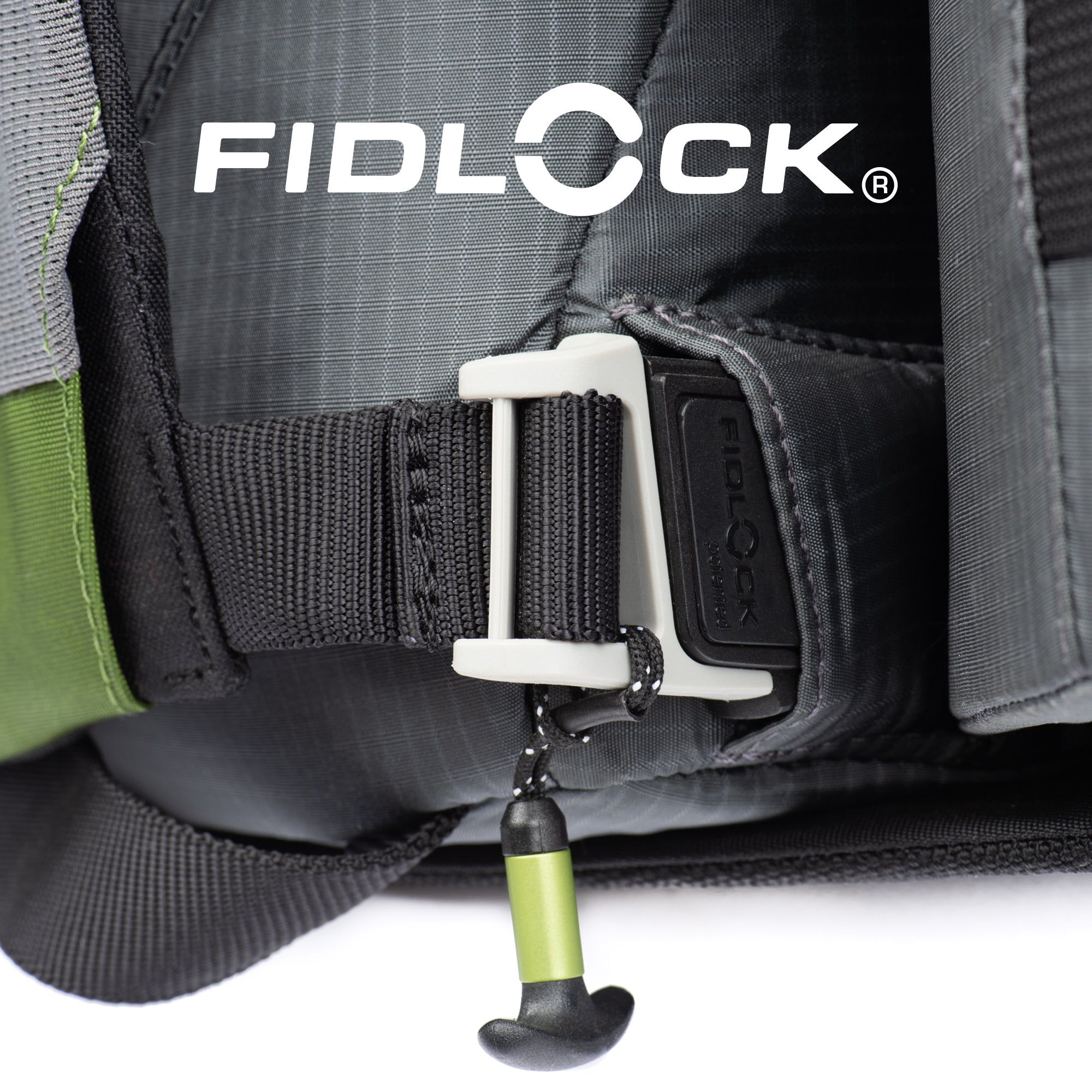 The Fidlock magnetic buckle enables one-handed opening and closing to rotate the beltpack