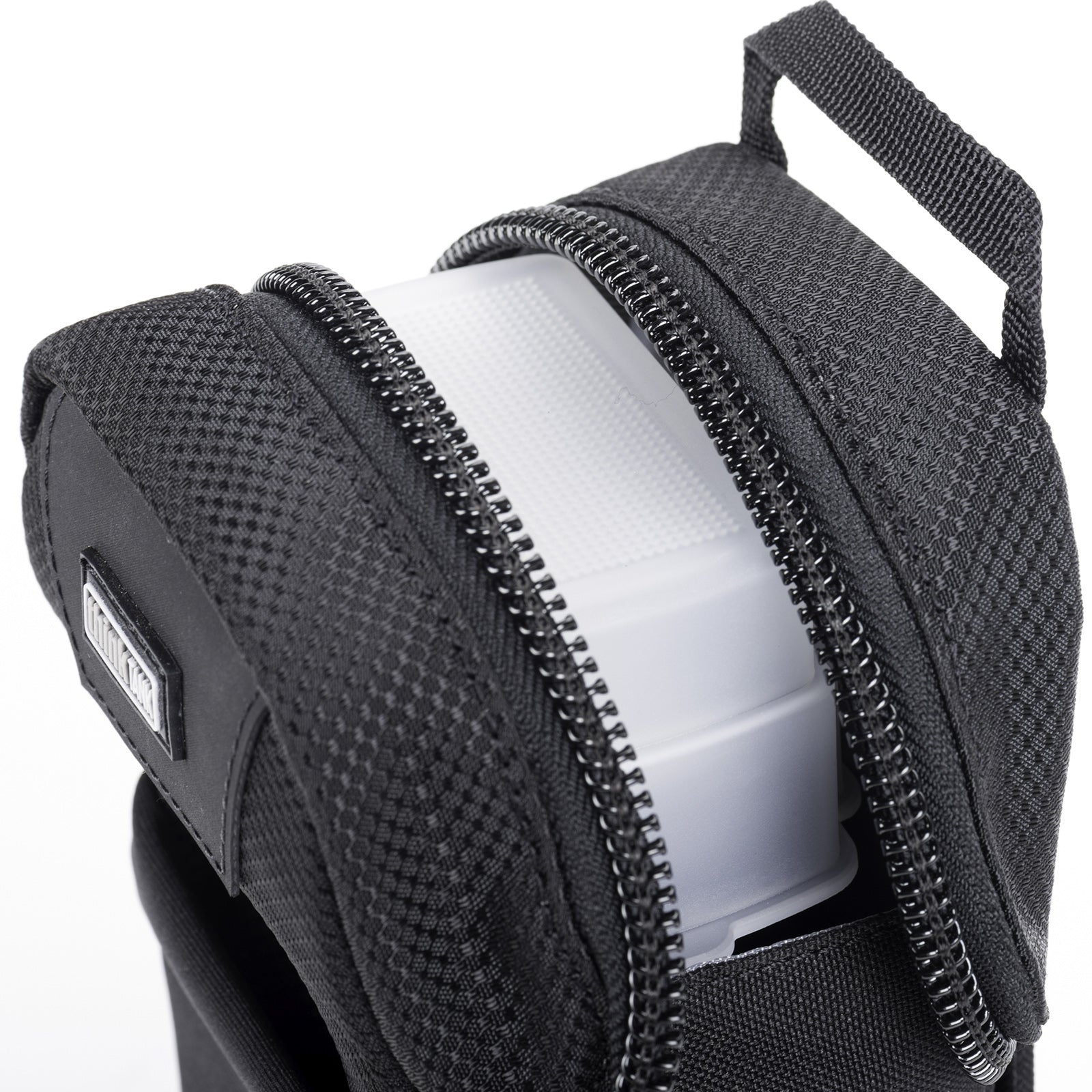 Belt pouch for DSLR flashes with attached diffuser