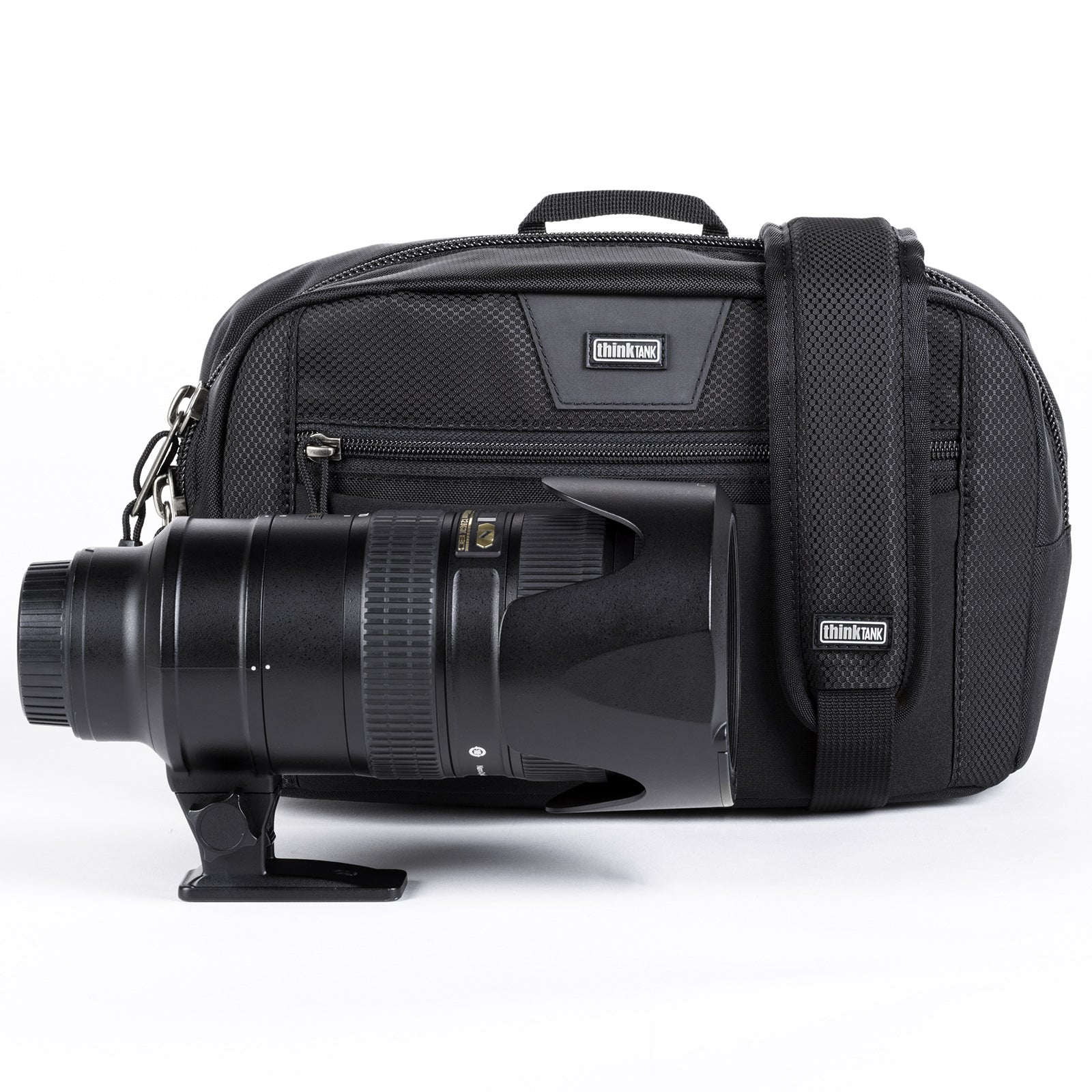 Accomodates 70–200mm f/2.8 lying horizontally, shoulder strap included