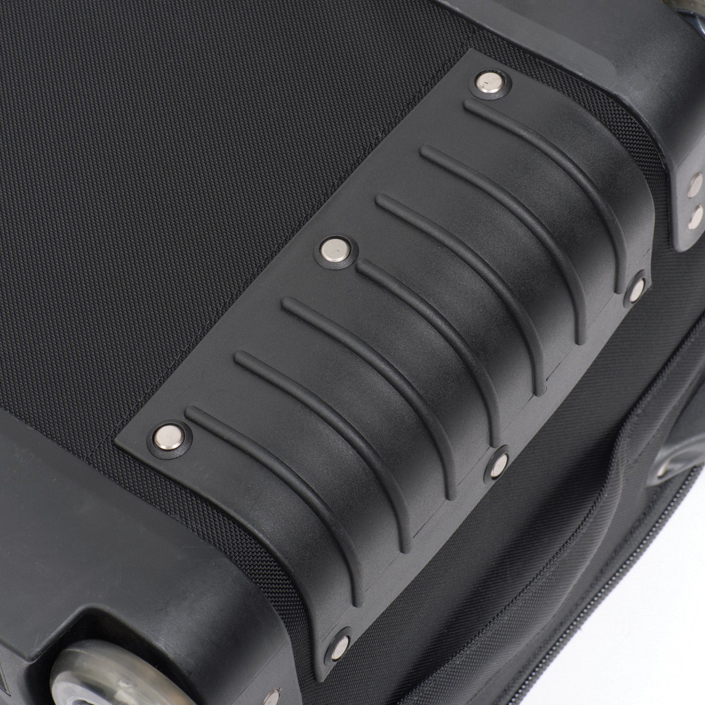 
                  
                    Armor plating and ballistic nylon exterior provide superior protection and durability
                  
                