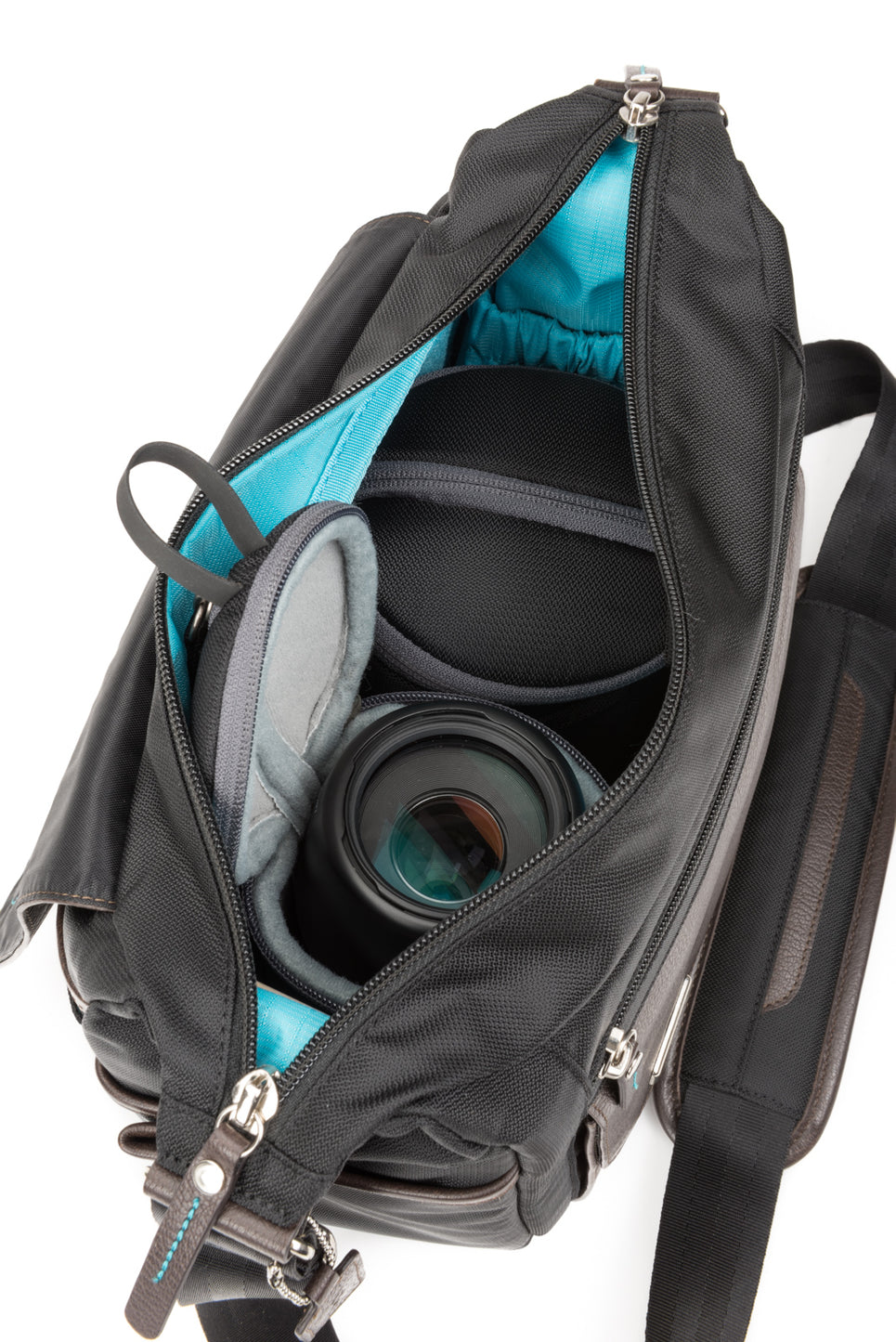 
                  
                    Protect lenses during travel
                  
                