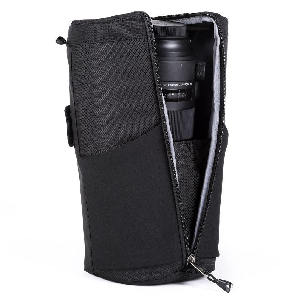 
                  
                    One-handed vertical zipper for quick access and easy retrieval
                  
                