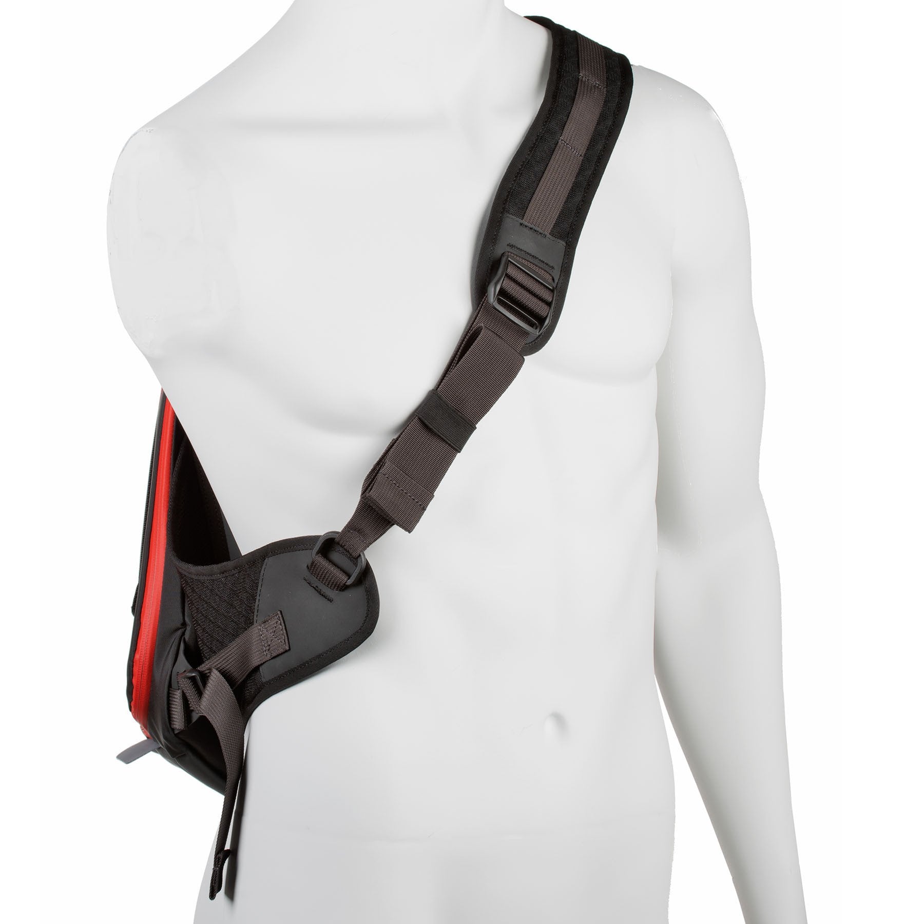 Superior comfort with body-conforming design, wide shoulder strap and stability wing