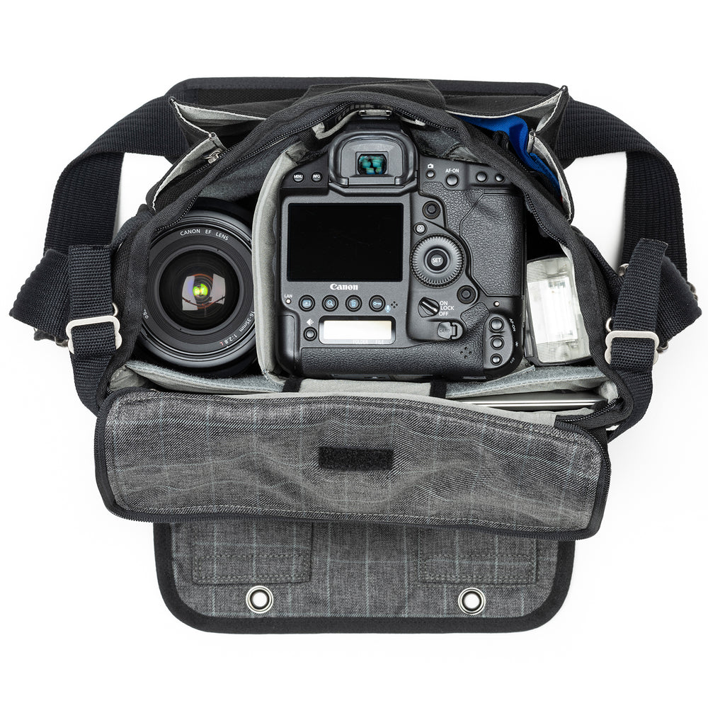 Retrospective 20 V2.0 - Best Camera Shoulder Bag for gripped DSLR