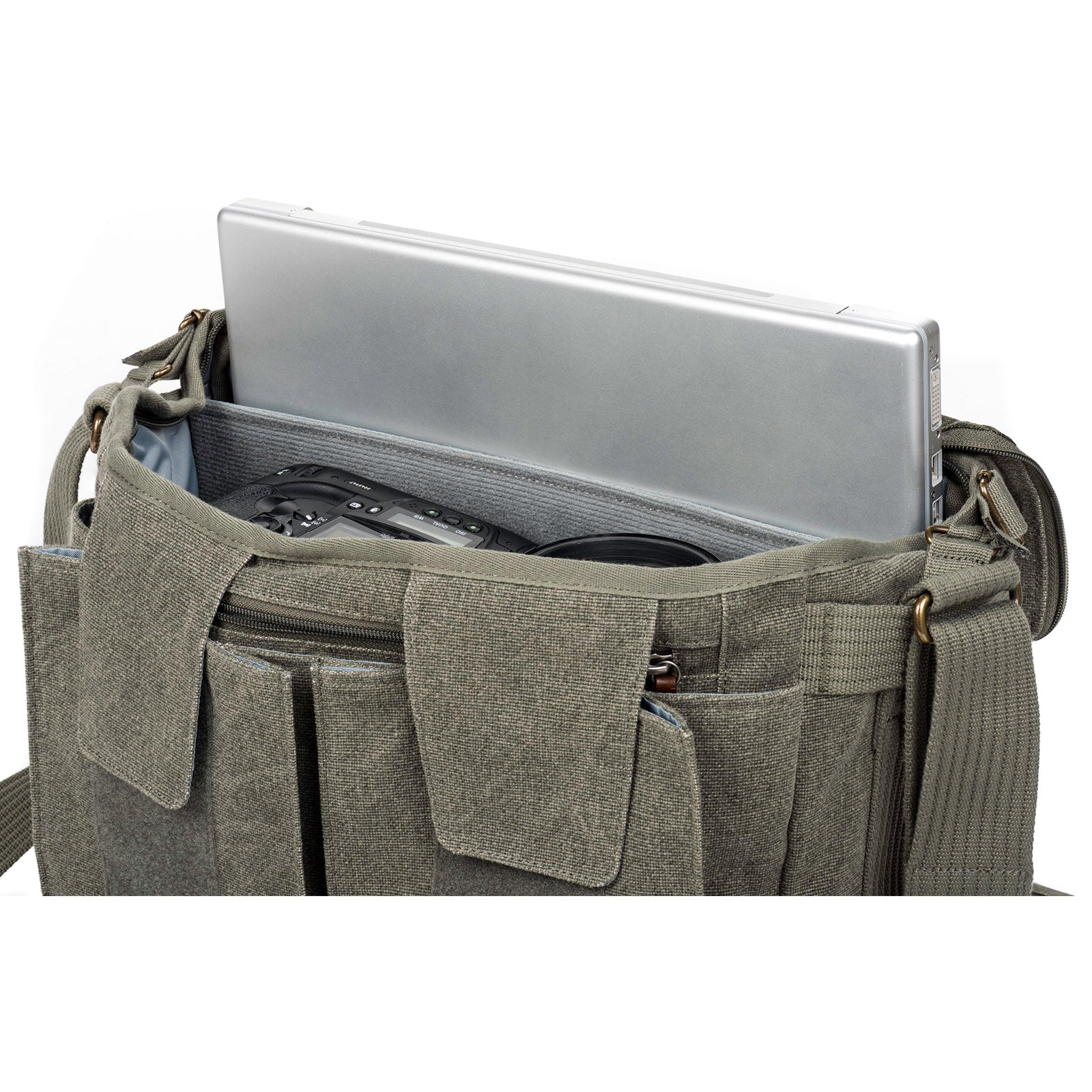 Dedicated pocket fits a tablet or up to a 15" laptop