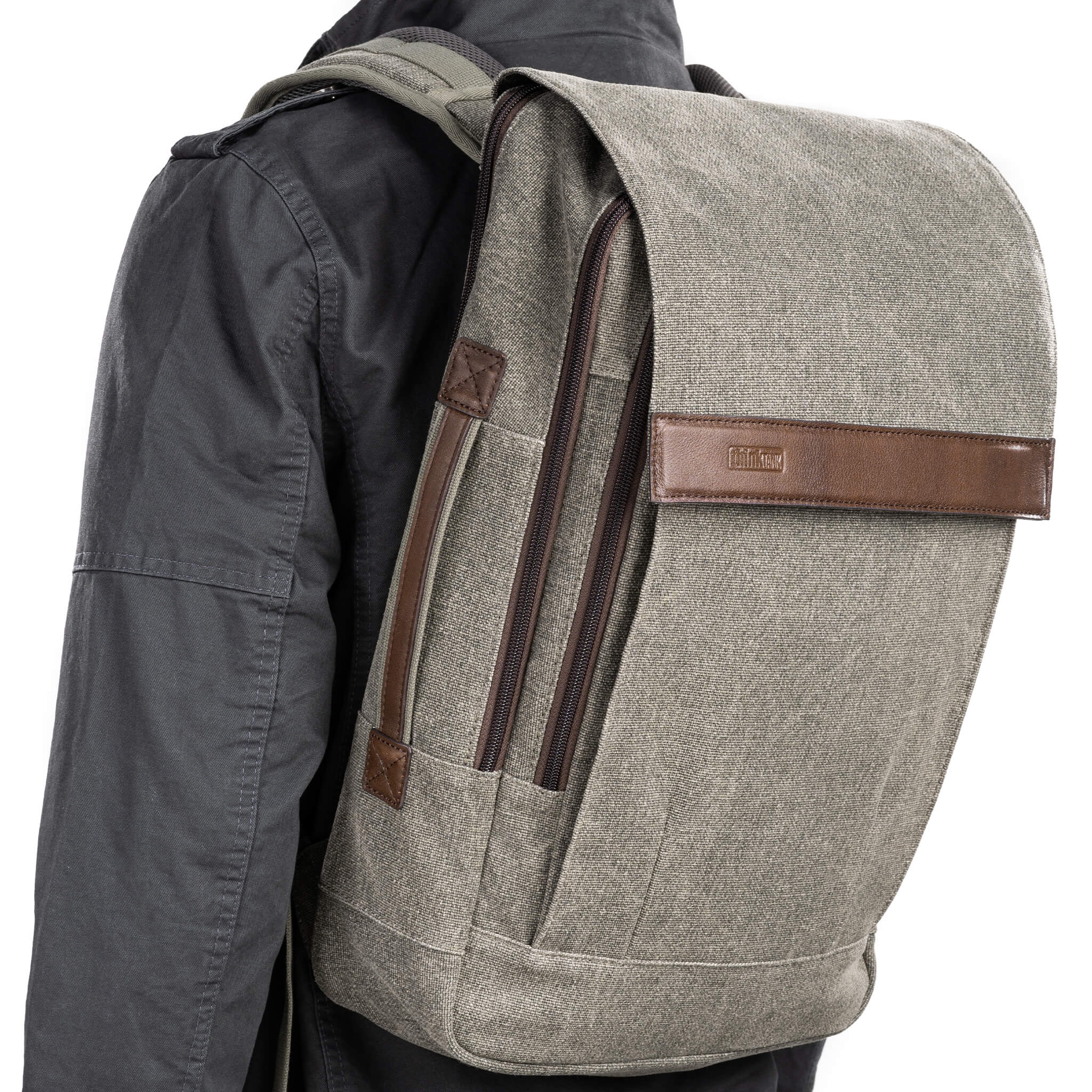 On-the-go commute and carry-on friendly. Slim profile eases maneuverability through crowds.