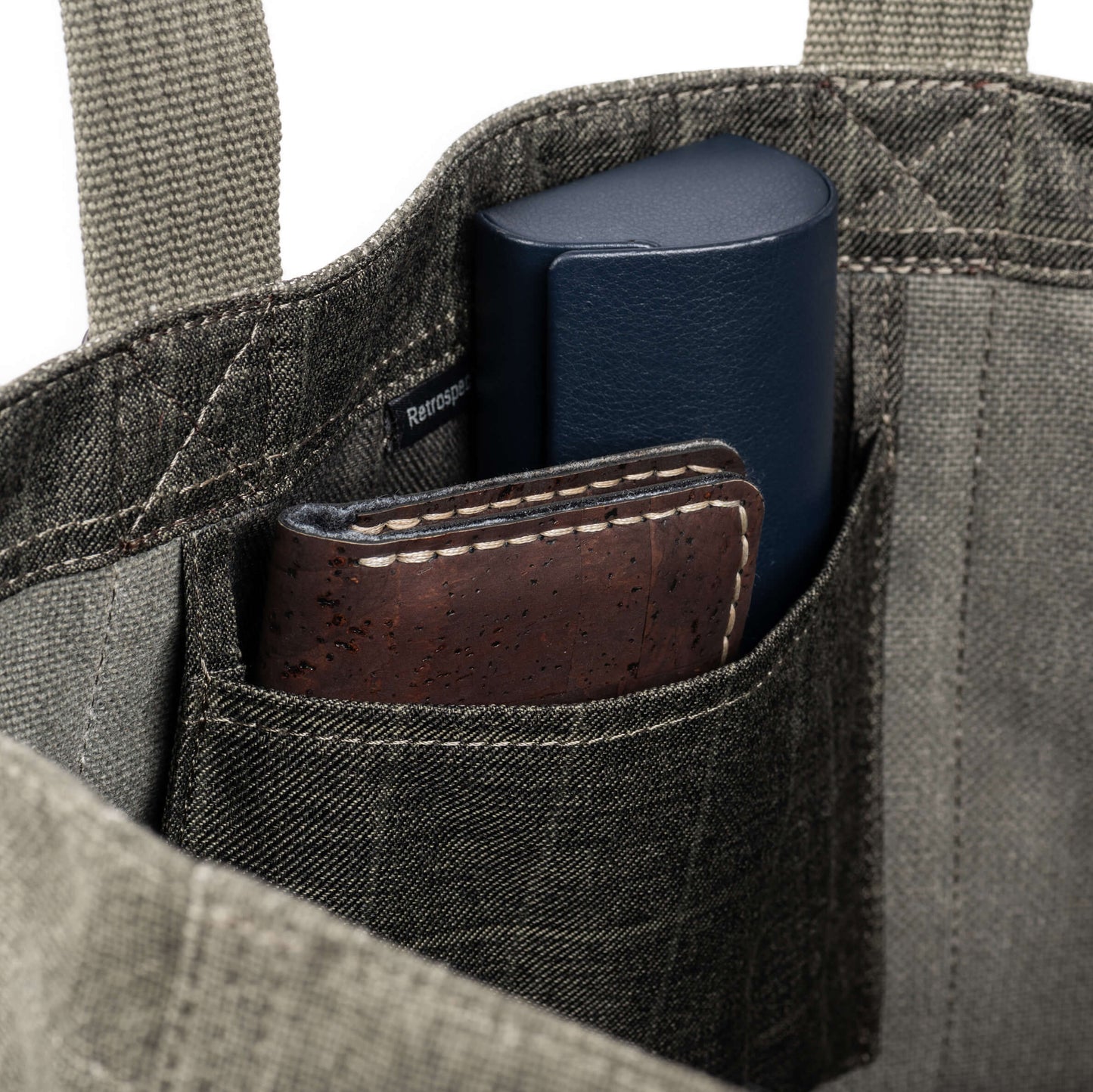 
                  
                    Inner stash pocket to keep important items like wallet or sunglasses from falling to the bottom of the bag
                  
                